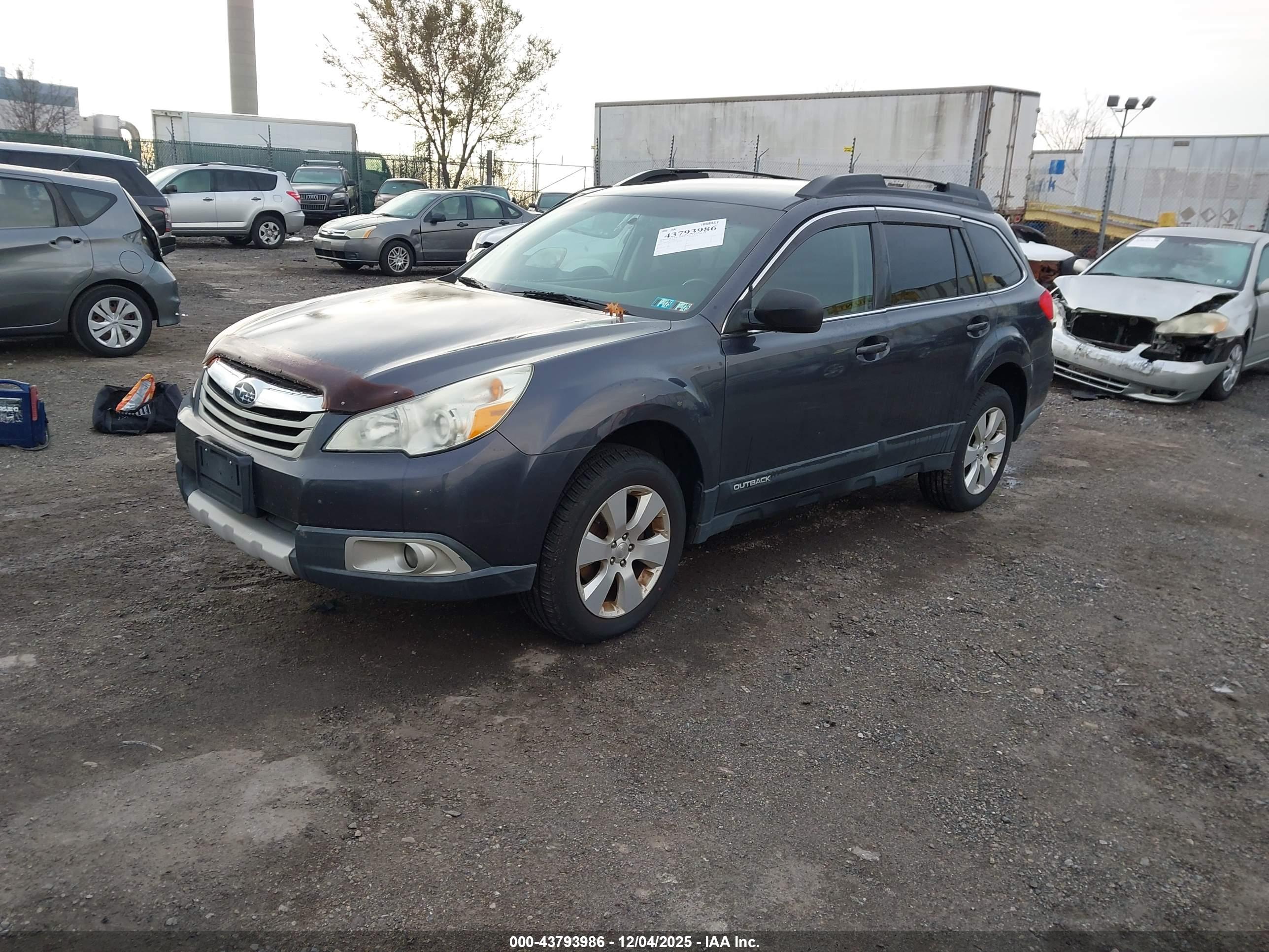 SUBARU OUTBACK image 2