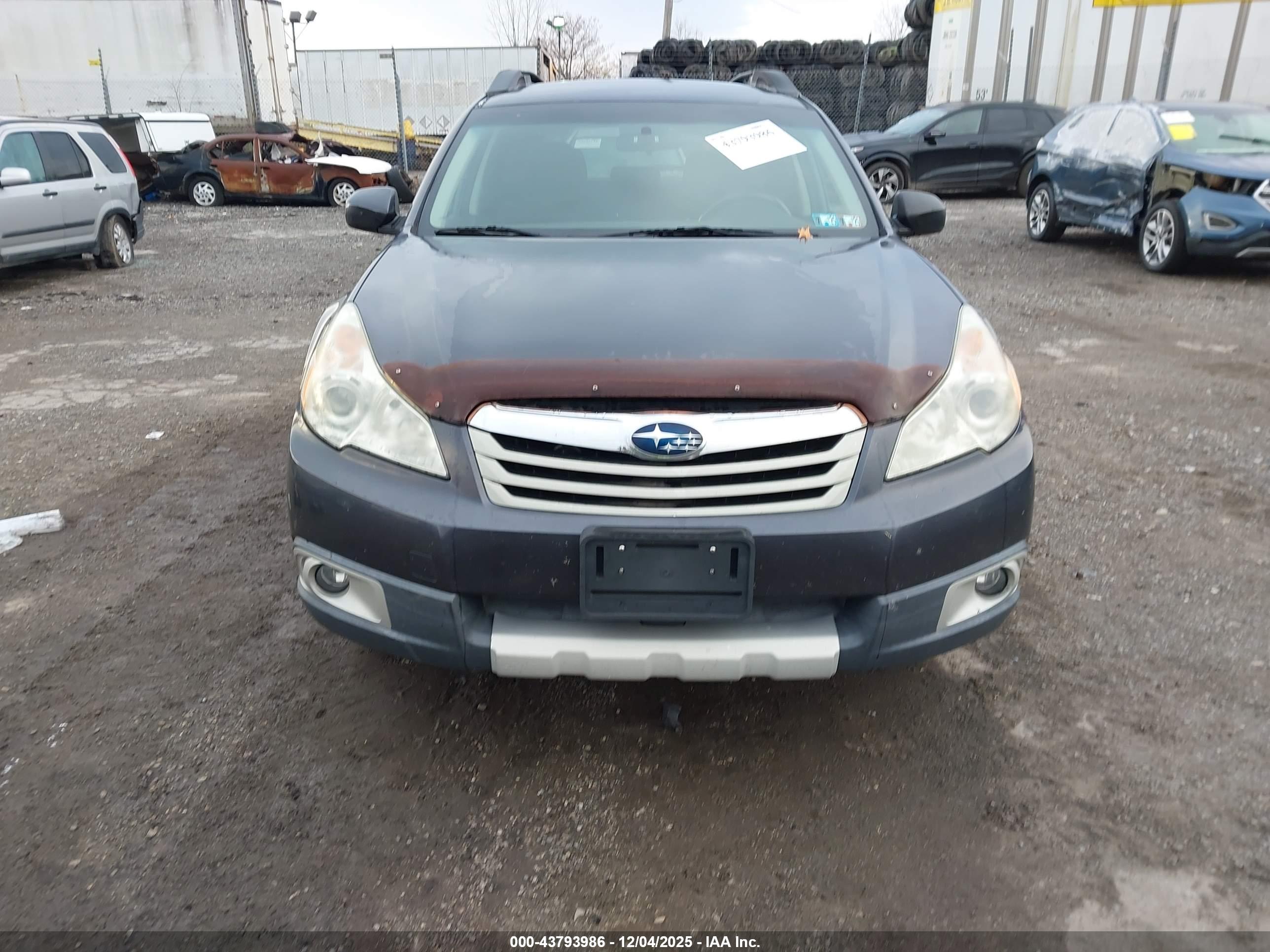 SUBARU OUTBACK image 6
