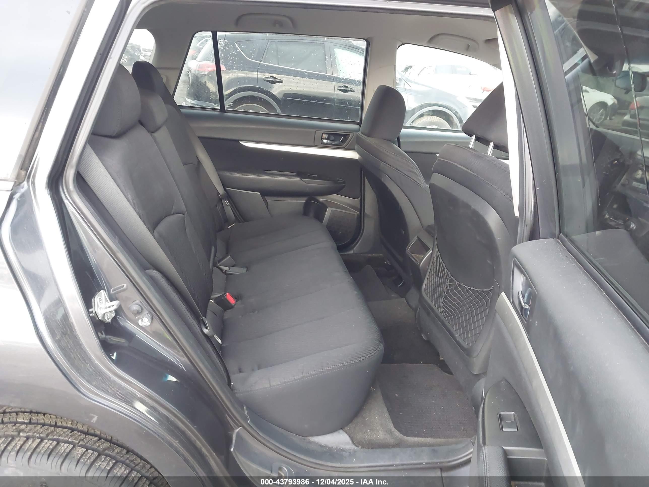 SUBARU OUTBACK image 8