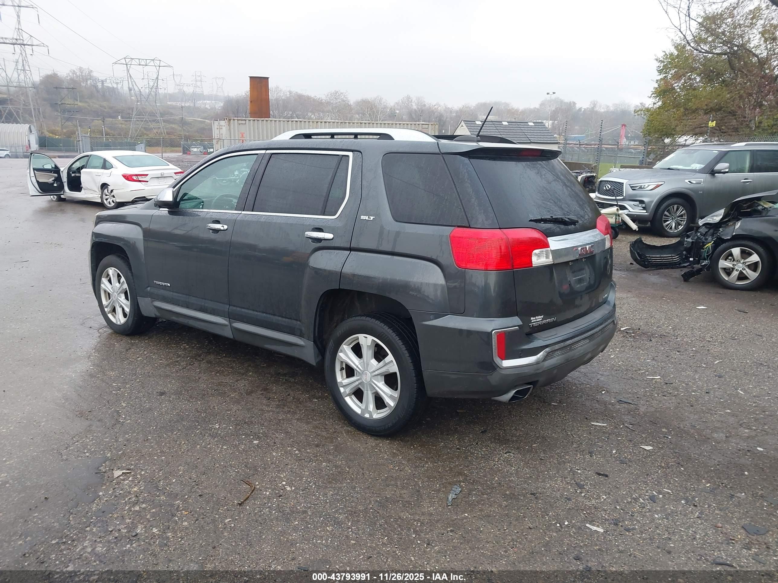 GMC TERRAIN image 3