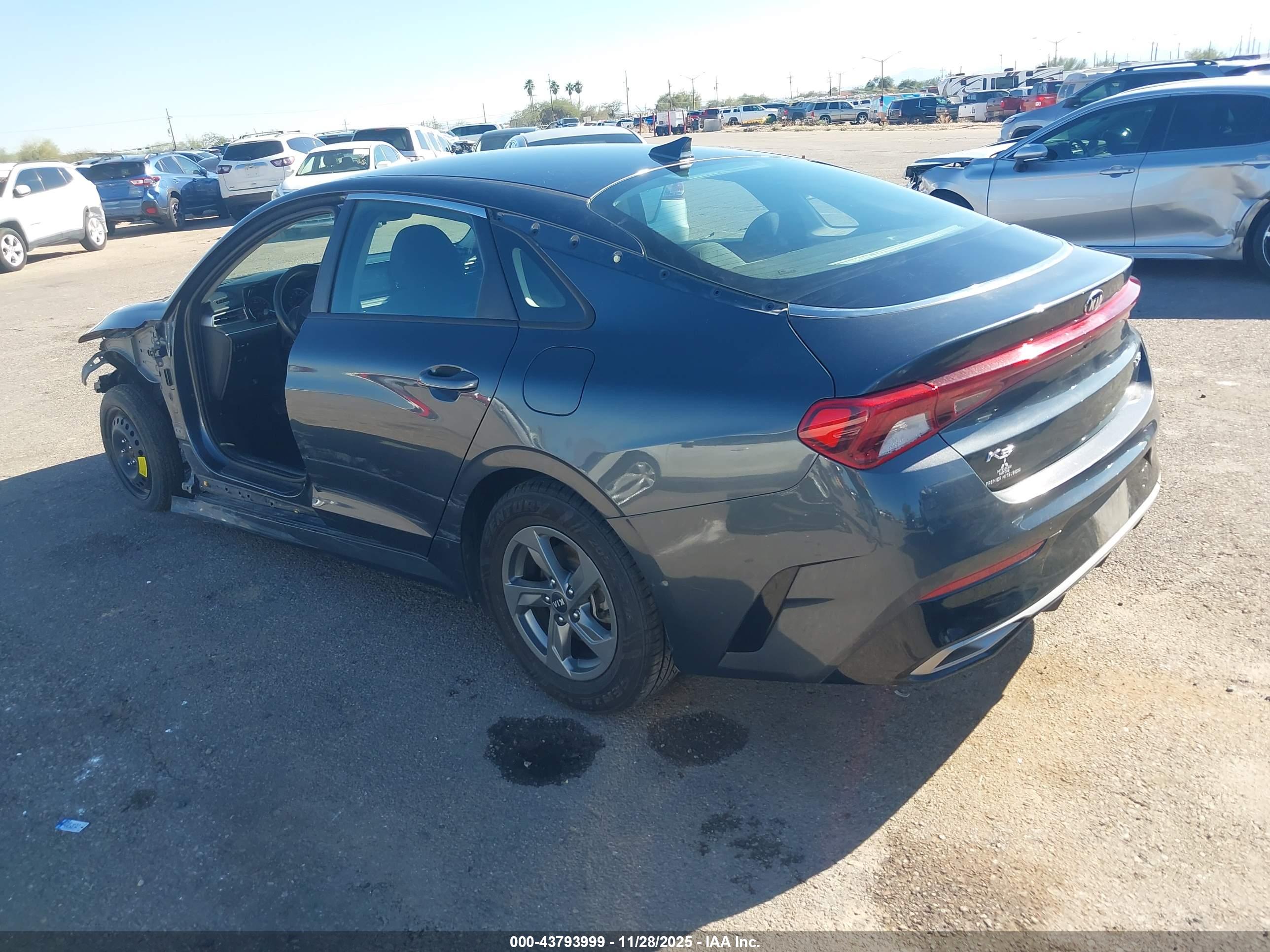 KIA K5 image 3