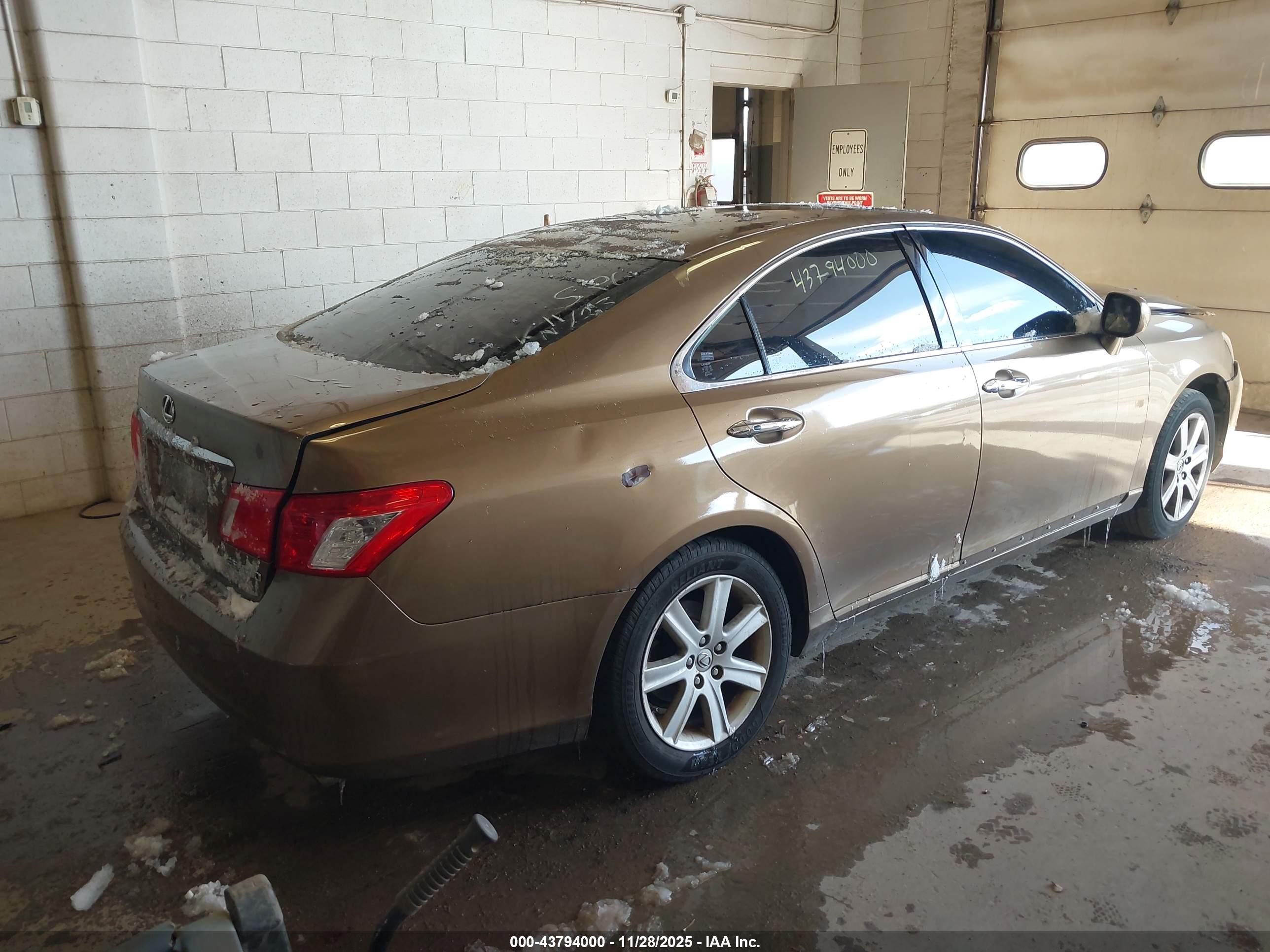 LEXUS ES image 4