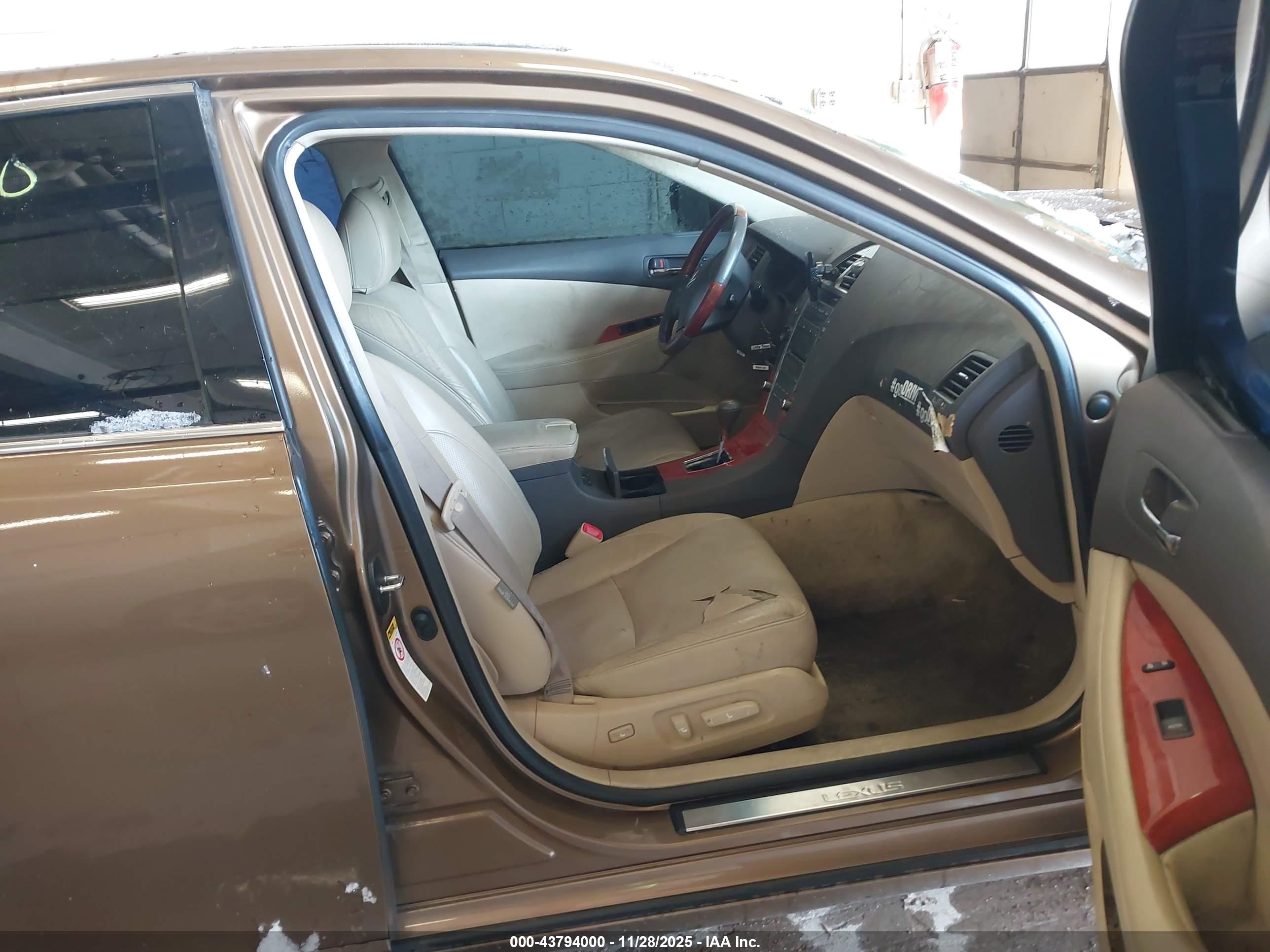 LEXUS ES image 5
