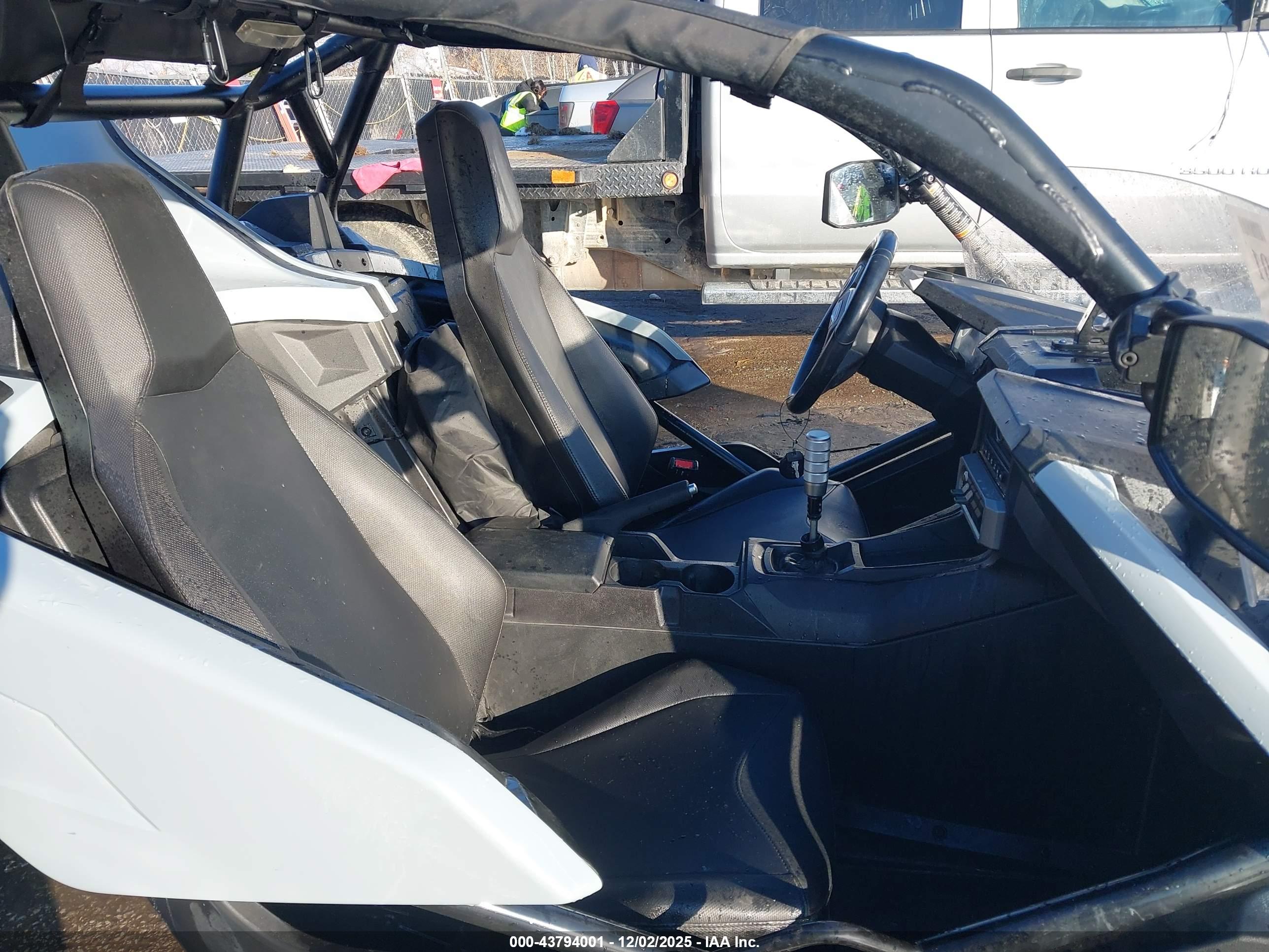POLARIS SLINGSHOT image 5