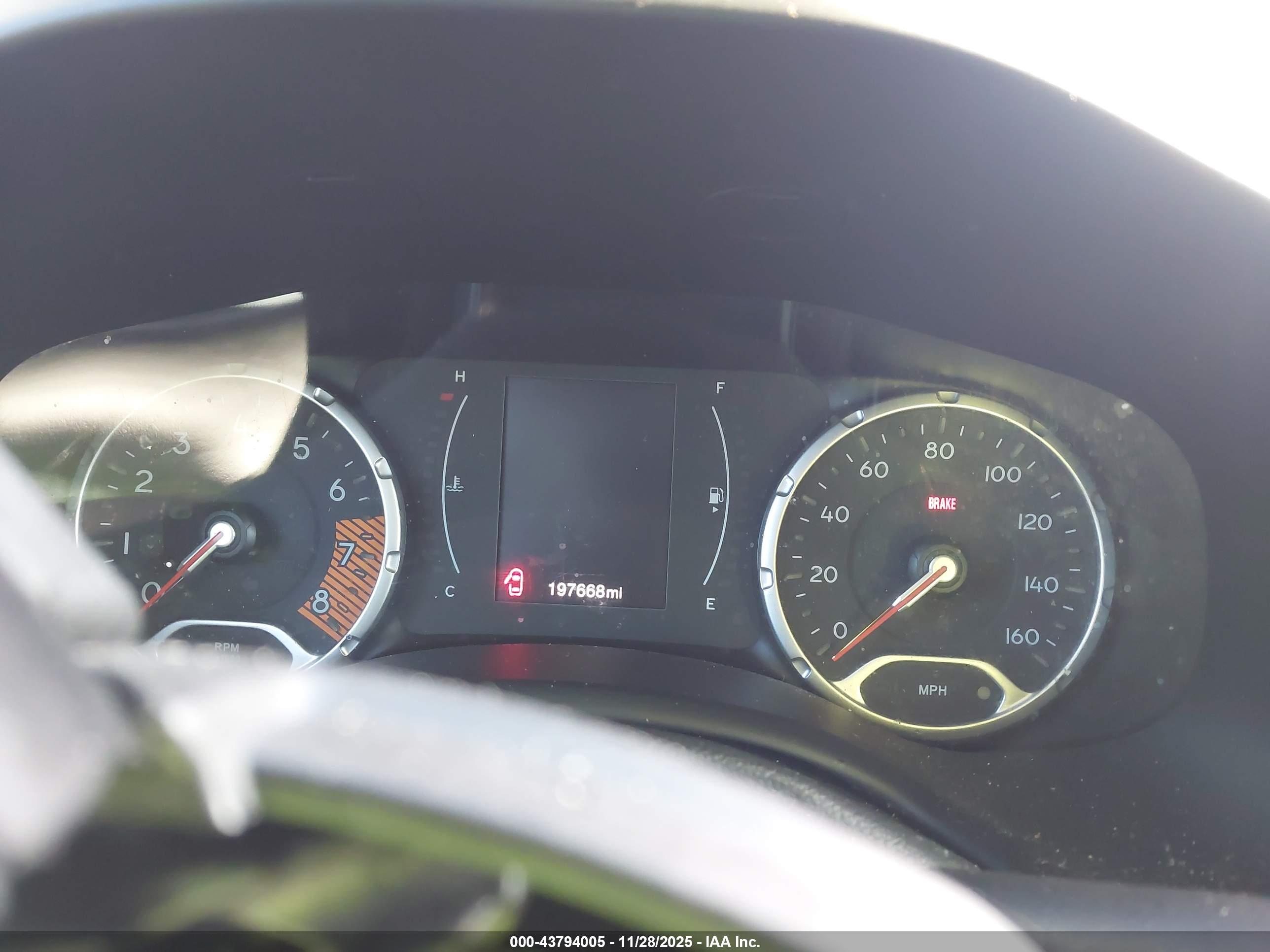 JEEP RENEGADE image 7