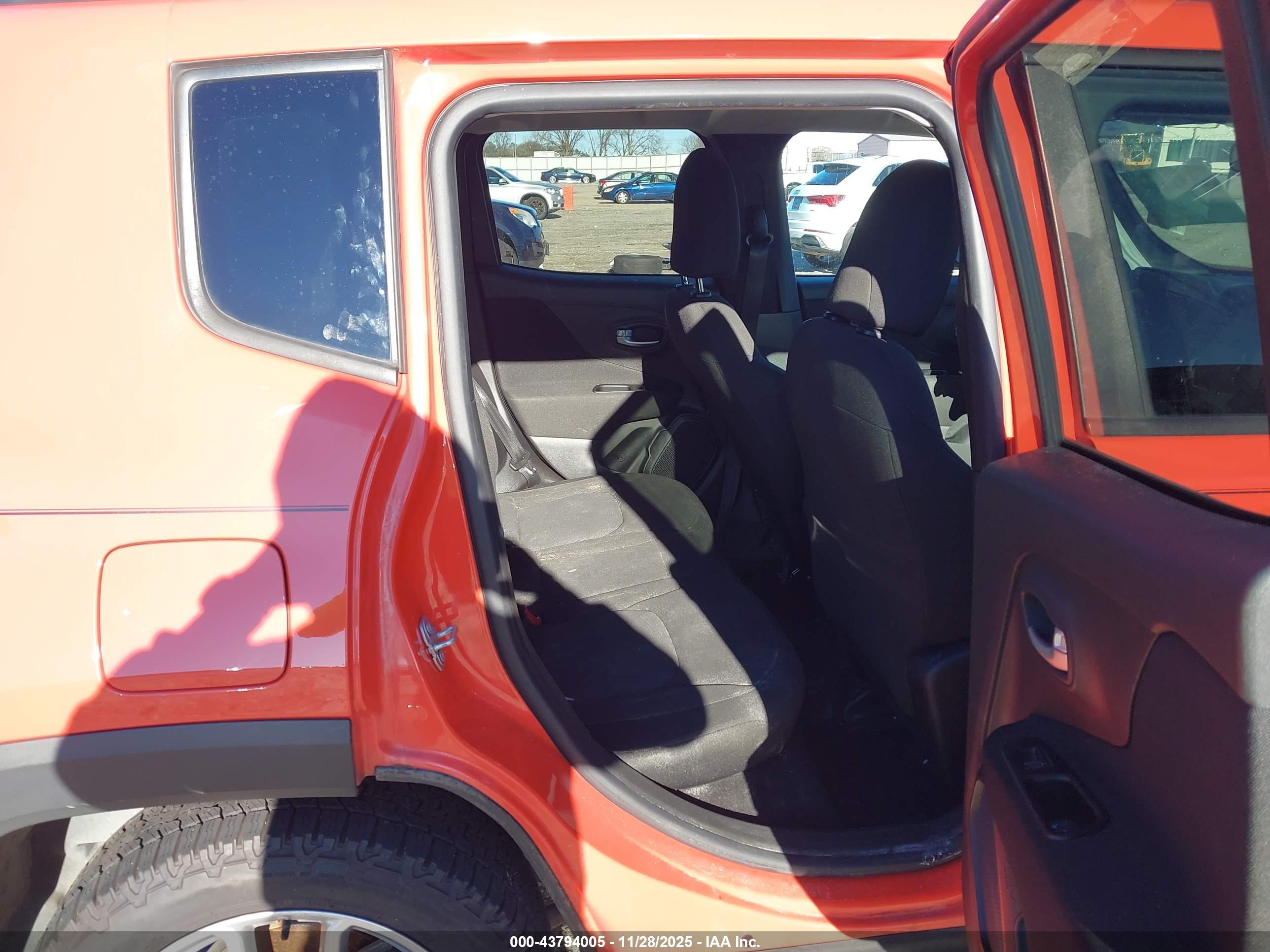 JEEP RENEGADE image 8