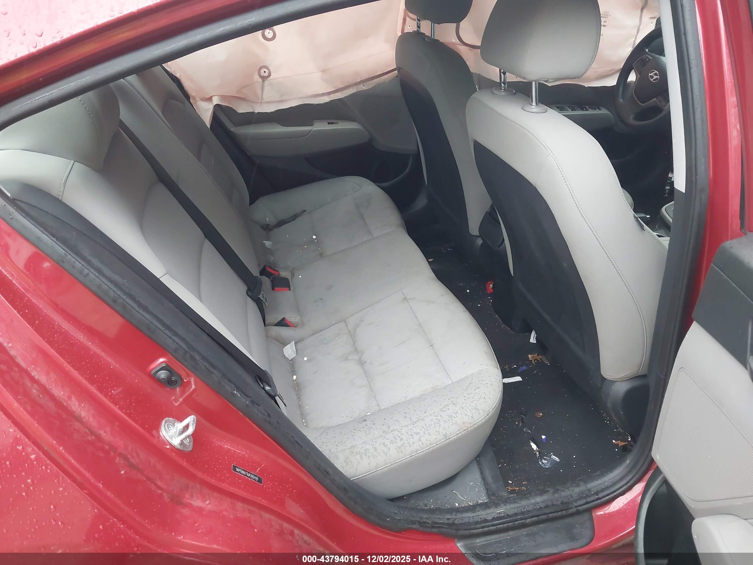HYUNDAI ELANTRA image 8