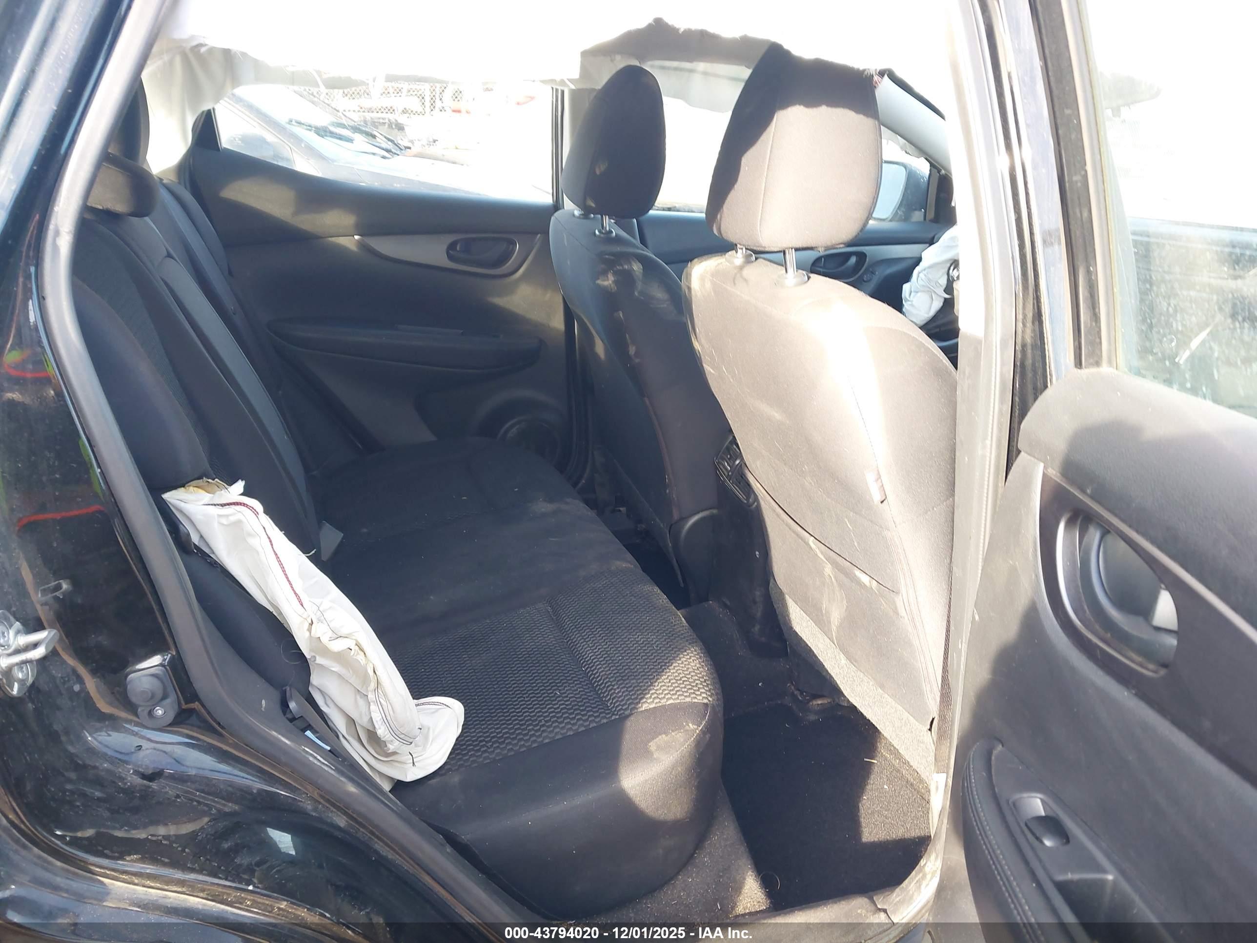 NISSAN ROGUE image 8