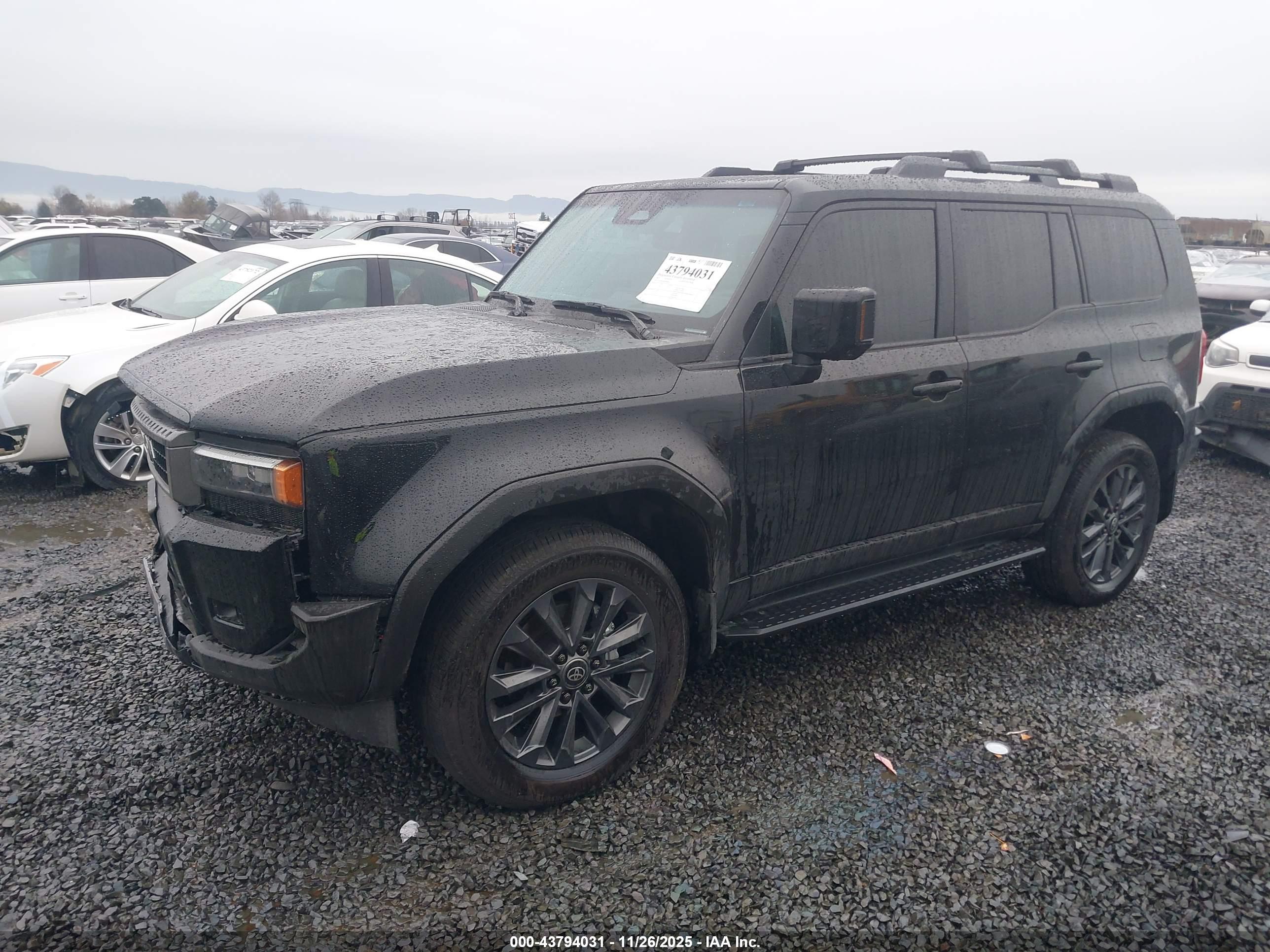 TOYOTA LAND image 2