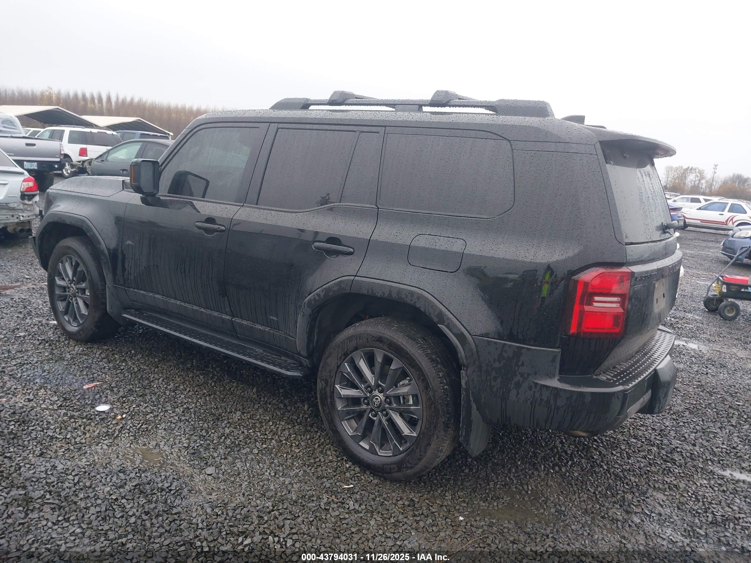 TOYOTA LAND image 3