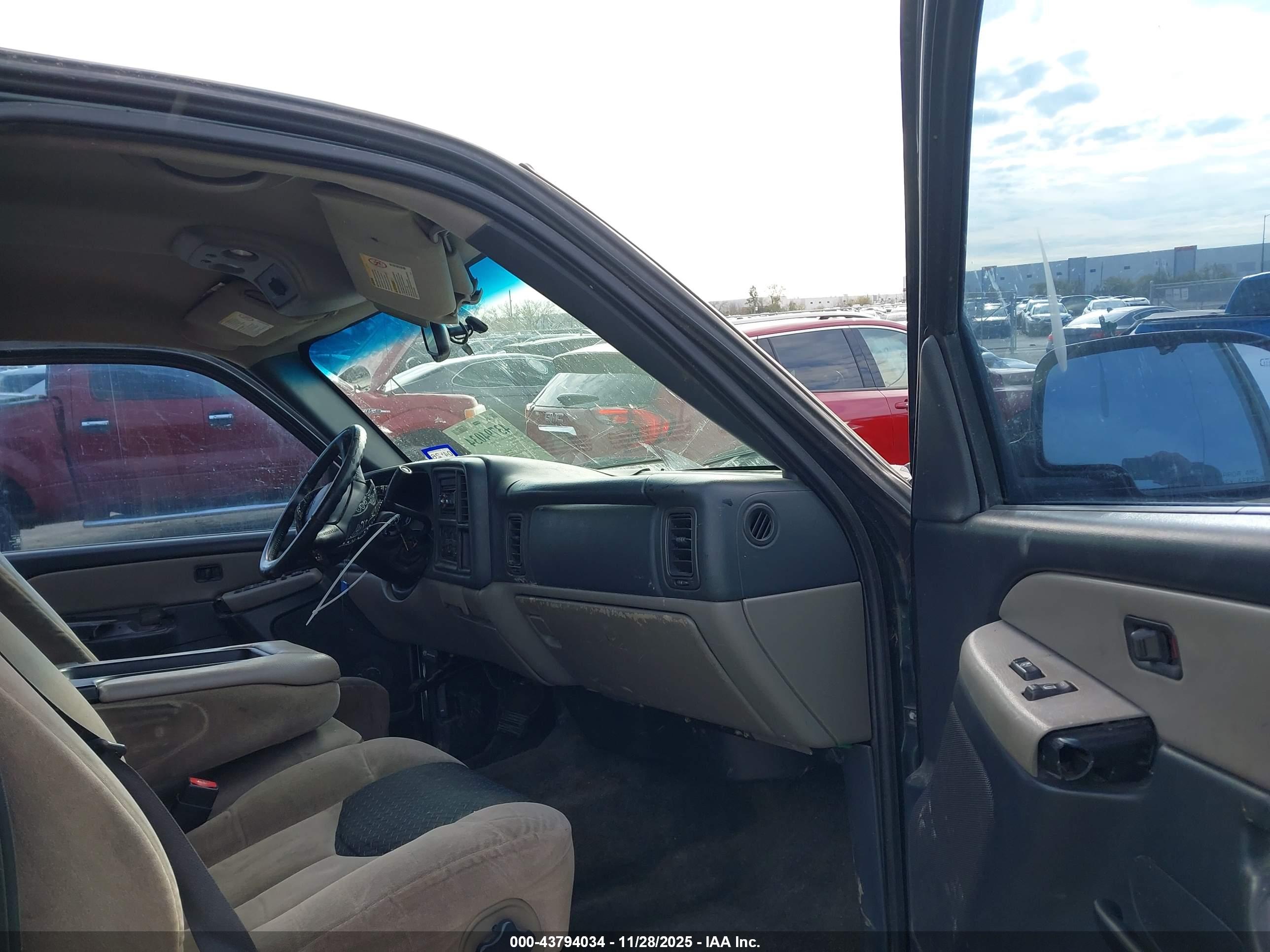 CHEVROLET TAHOE image 5