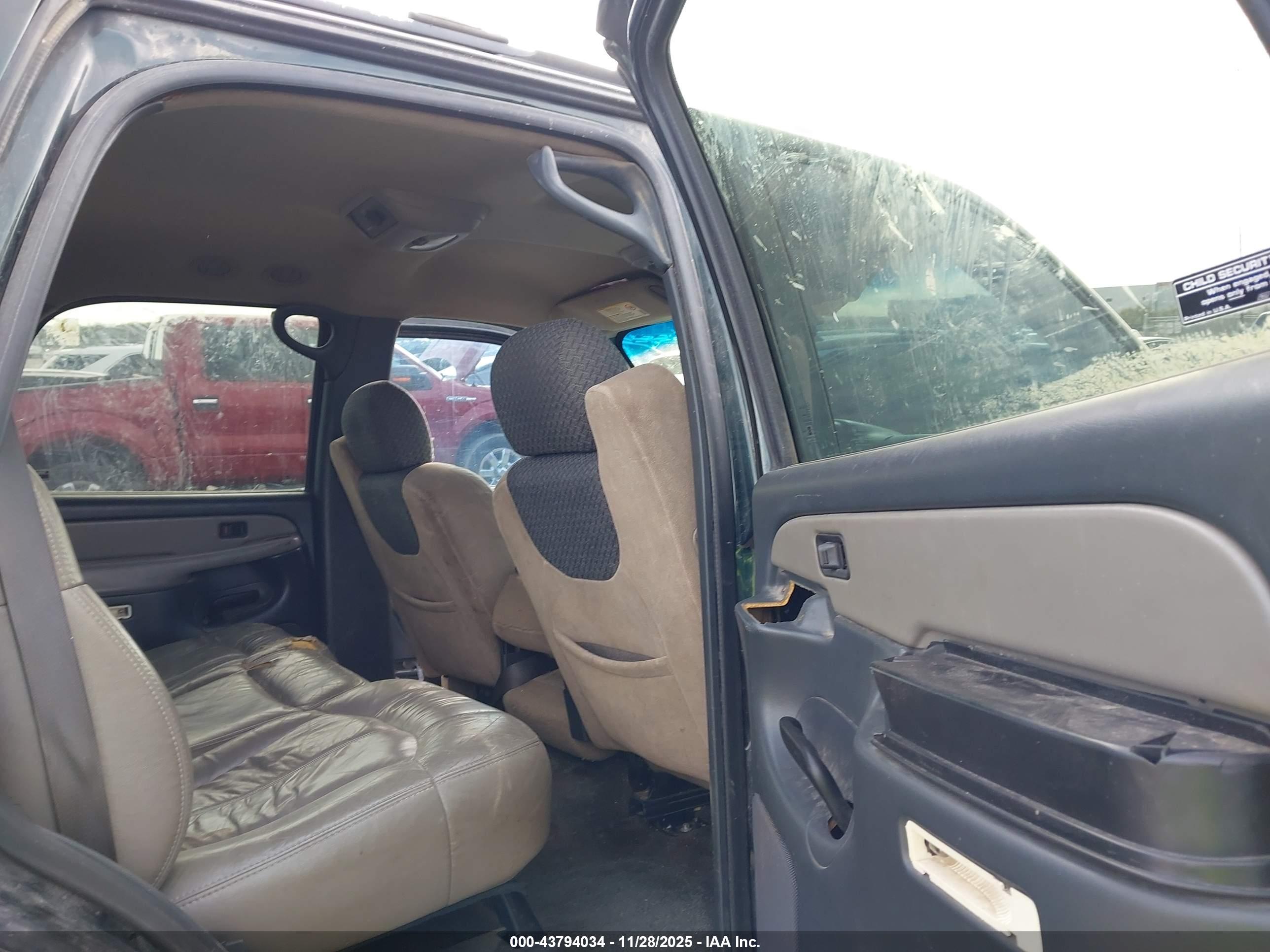 CHEVROLET TAHOE image 8