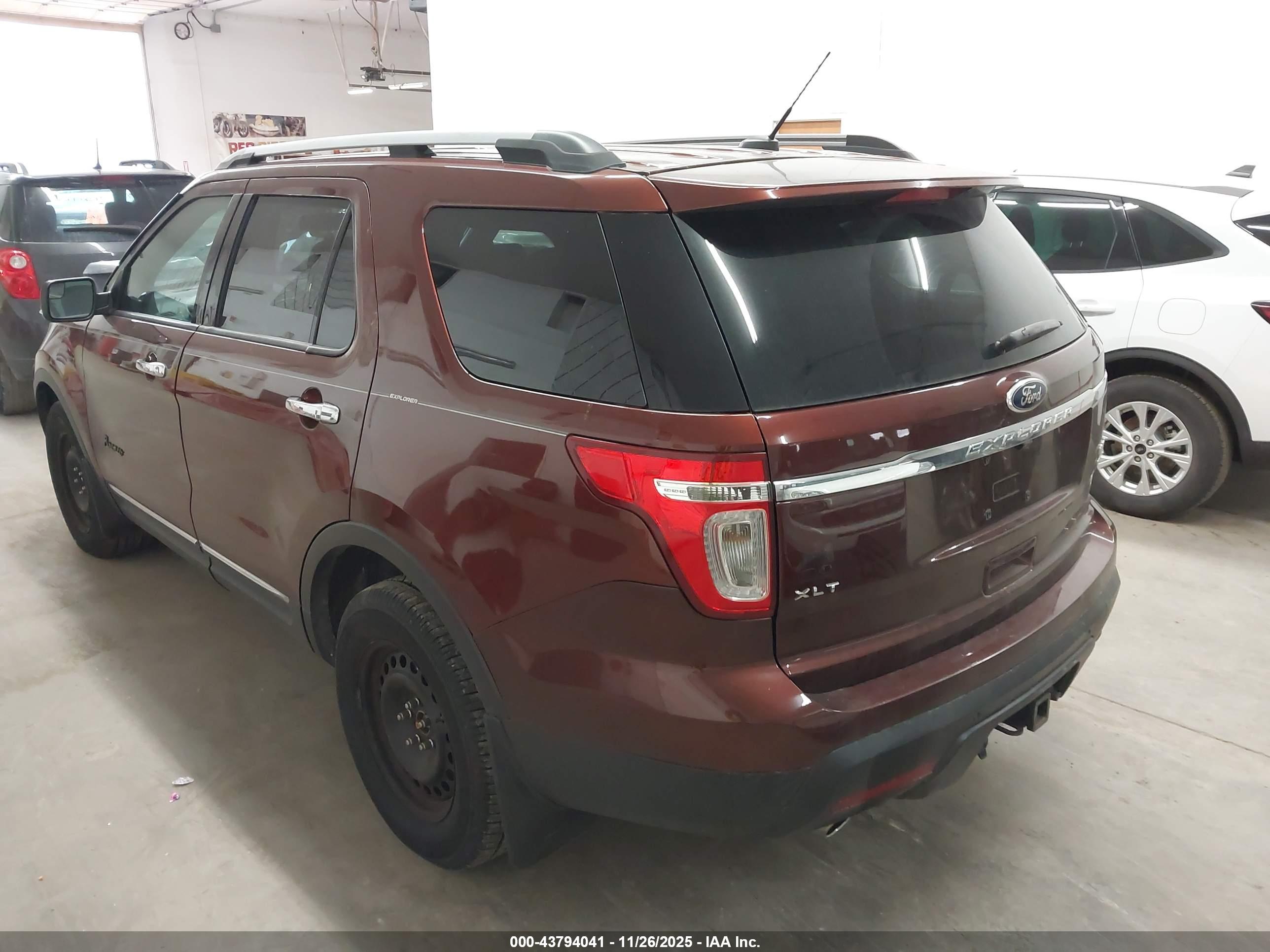 FORD EXPLORER image 3