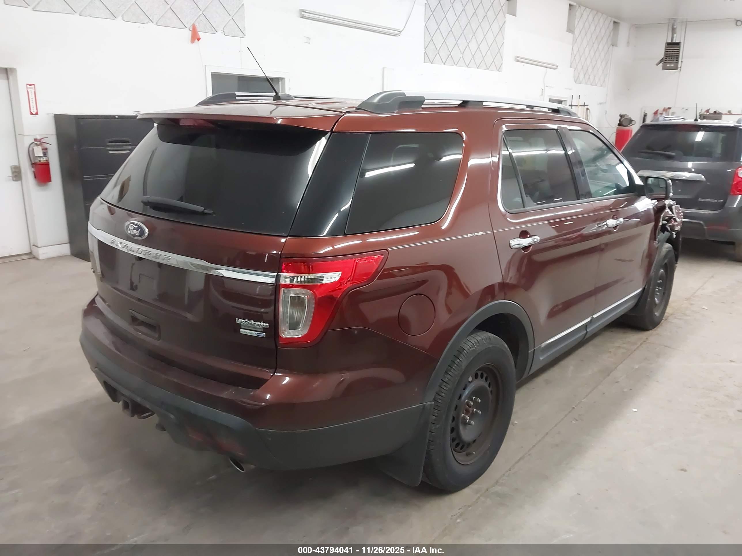 FORD EXPLORER image 4