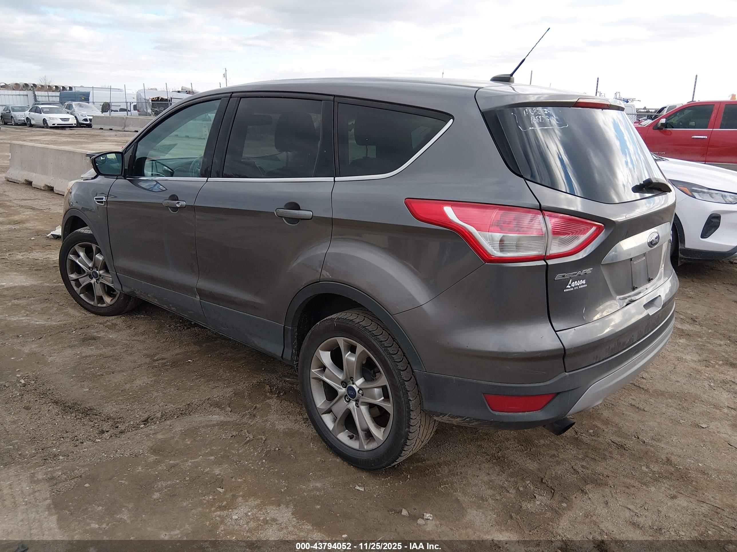 FORD ESCAPE image 3