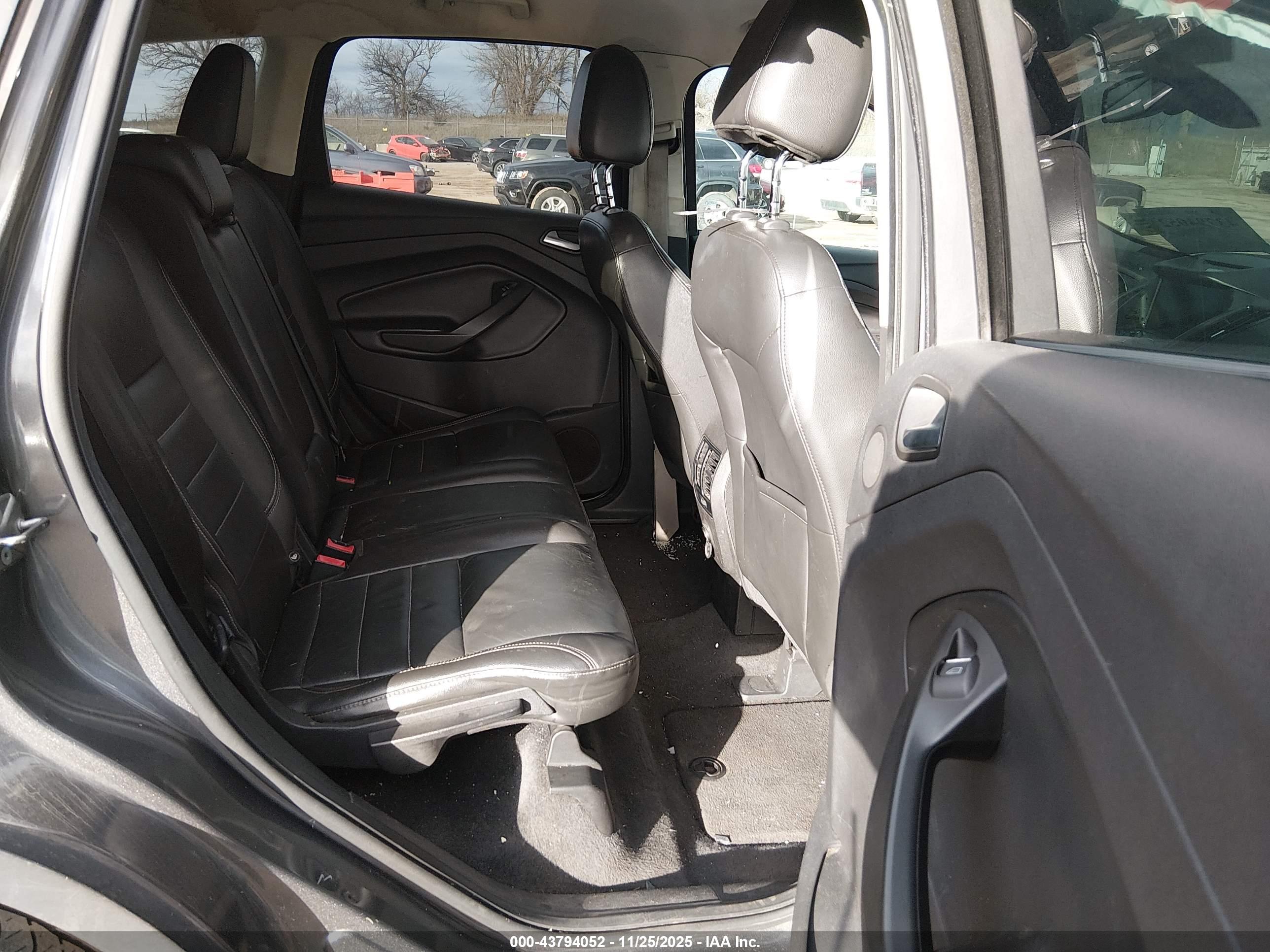 FORD ESCAPE image 8