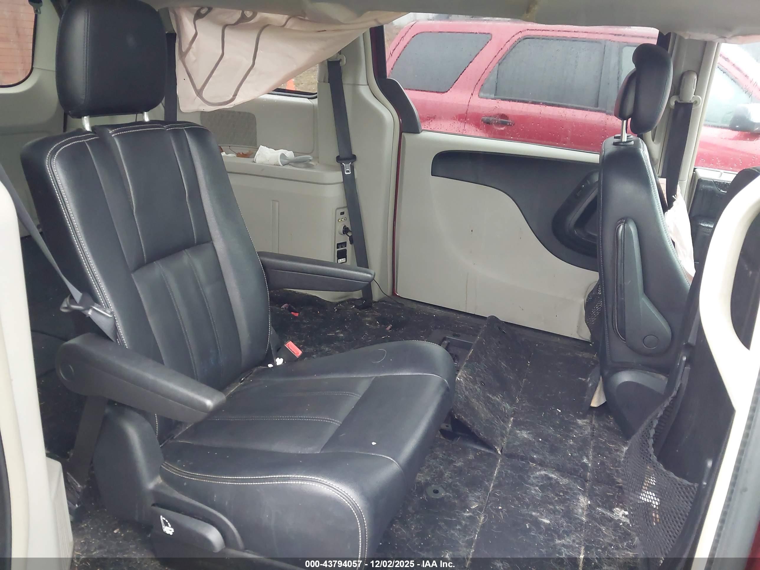 CHRYSLER TOWN image 8