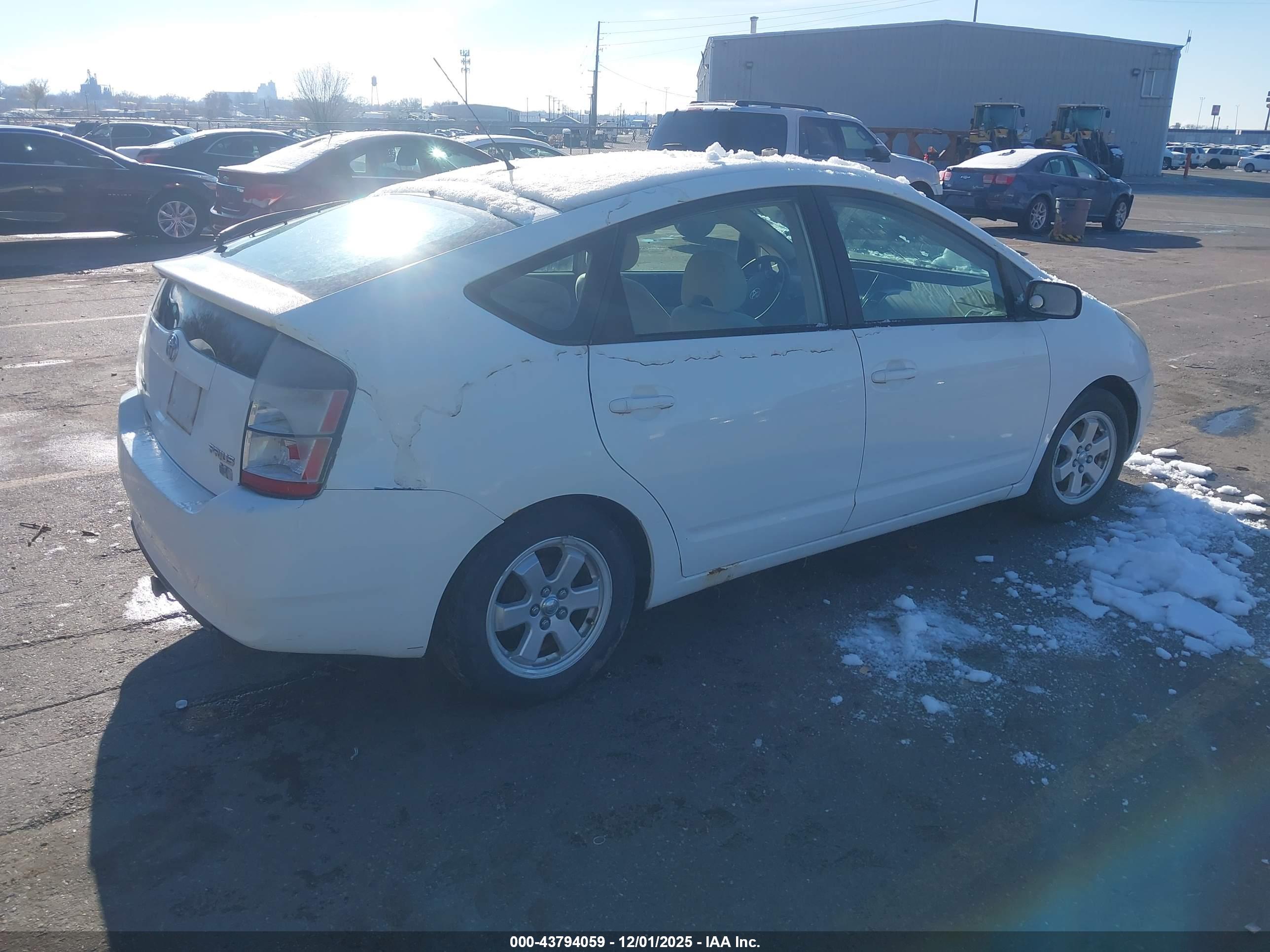 TOYOTA PRIUS image 4