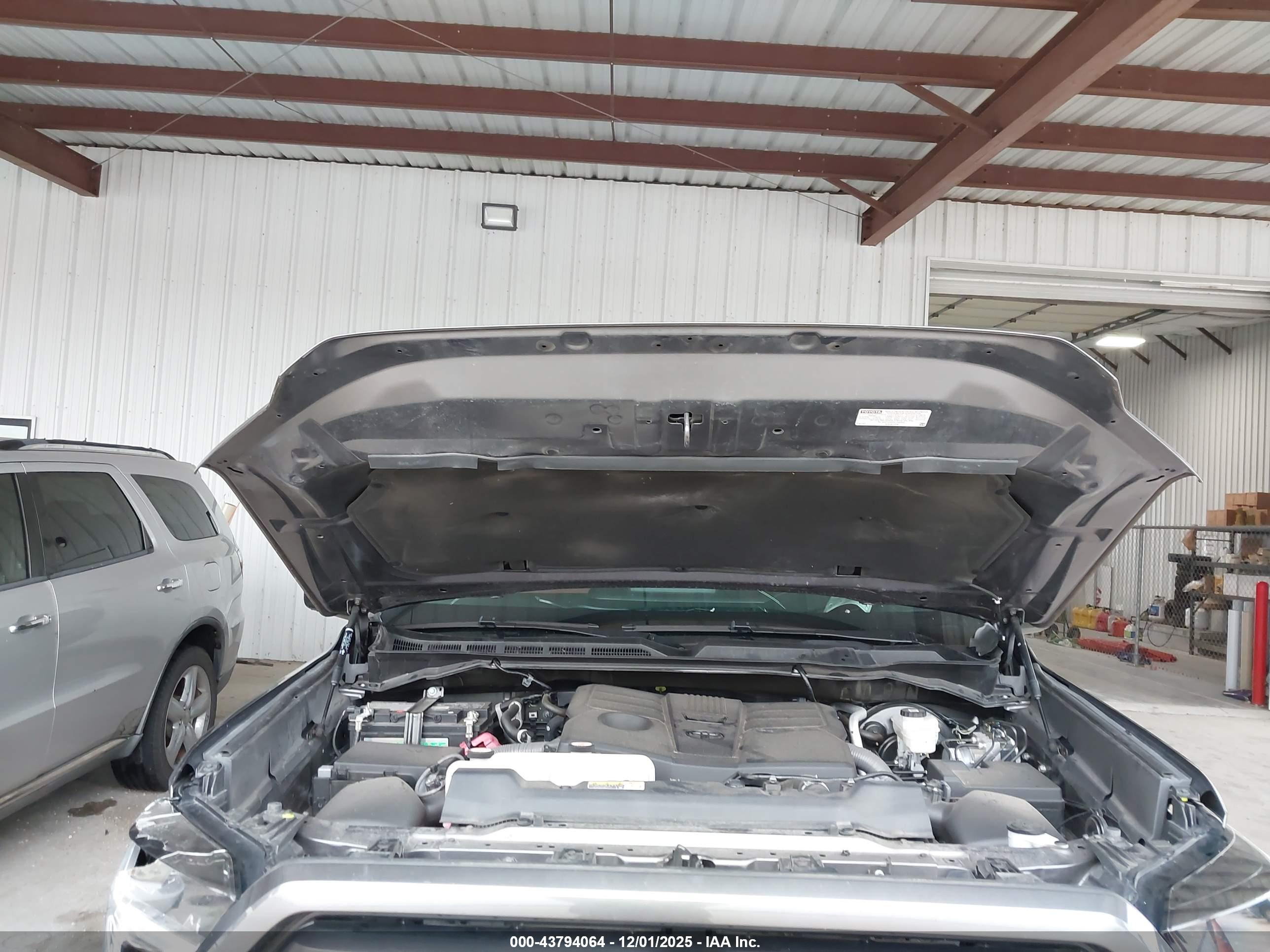 TOYOTA TUNDRA image 10