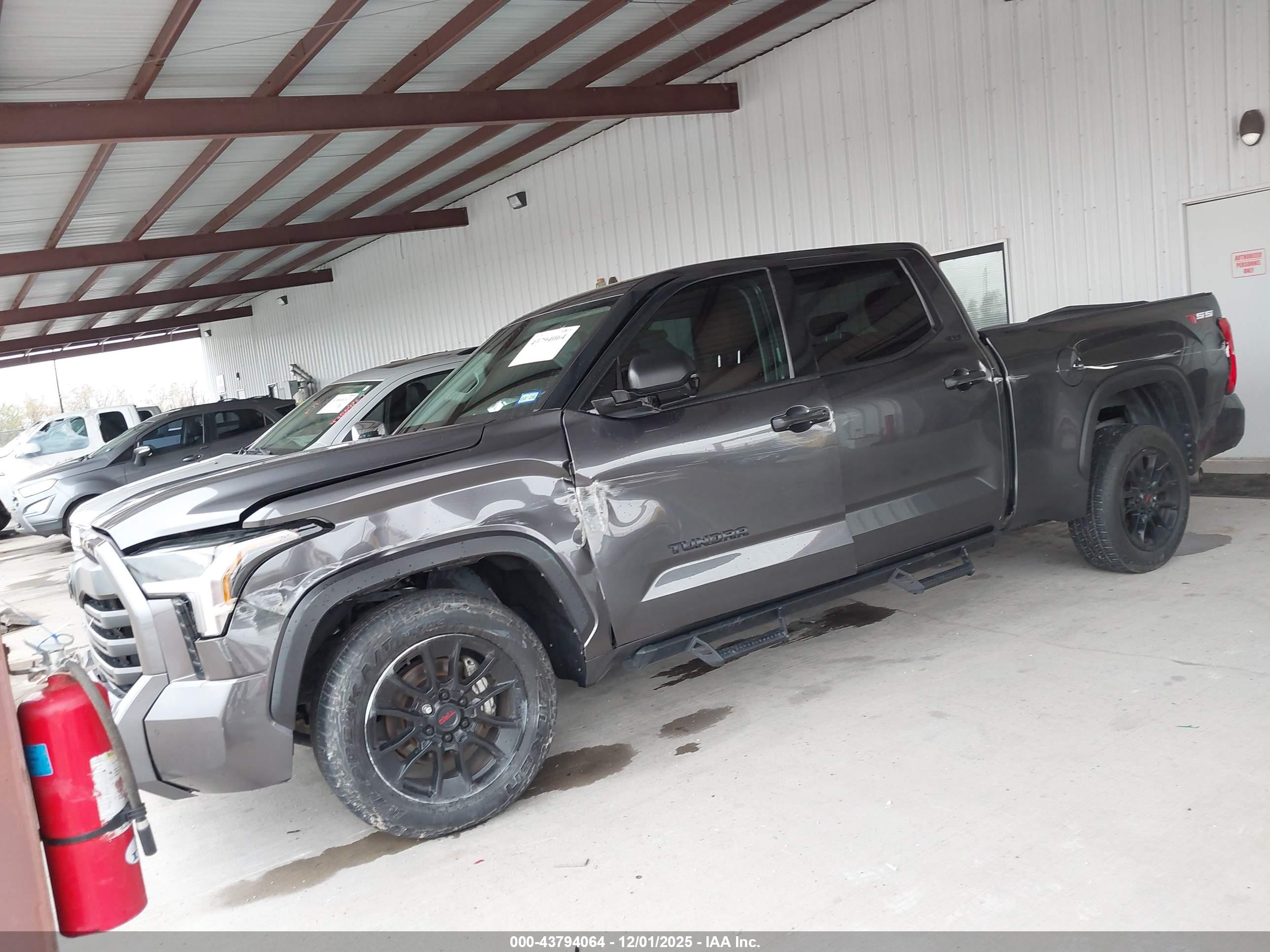 TOYOTA TUNDRA image 2