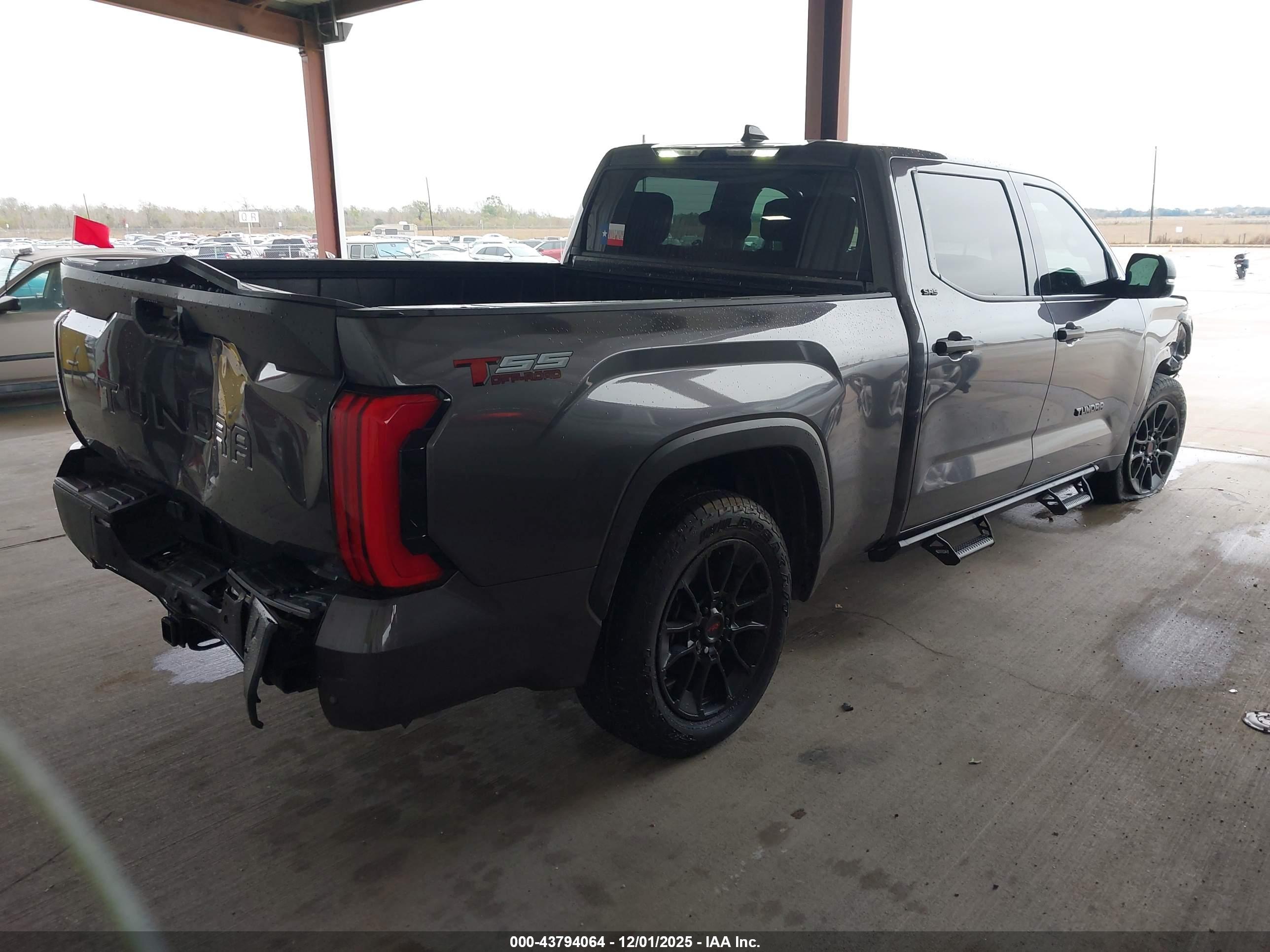 TOYOTA TUNDRA image 4