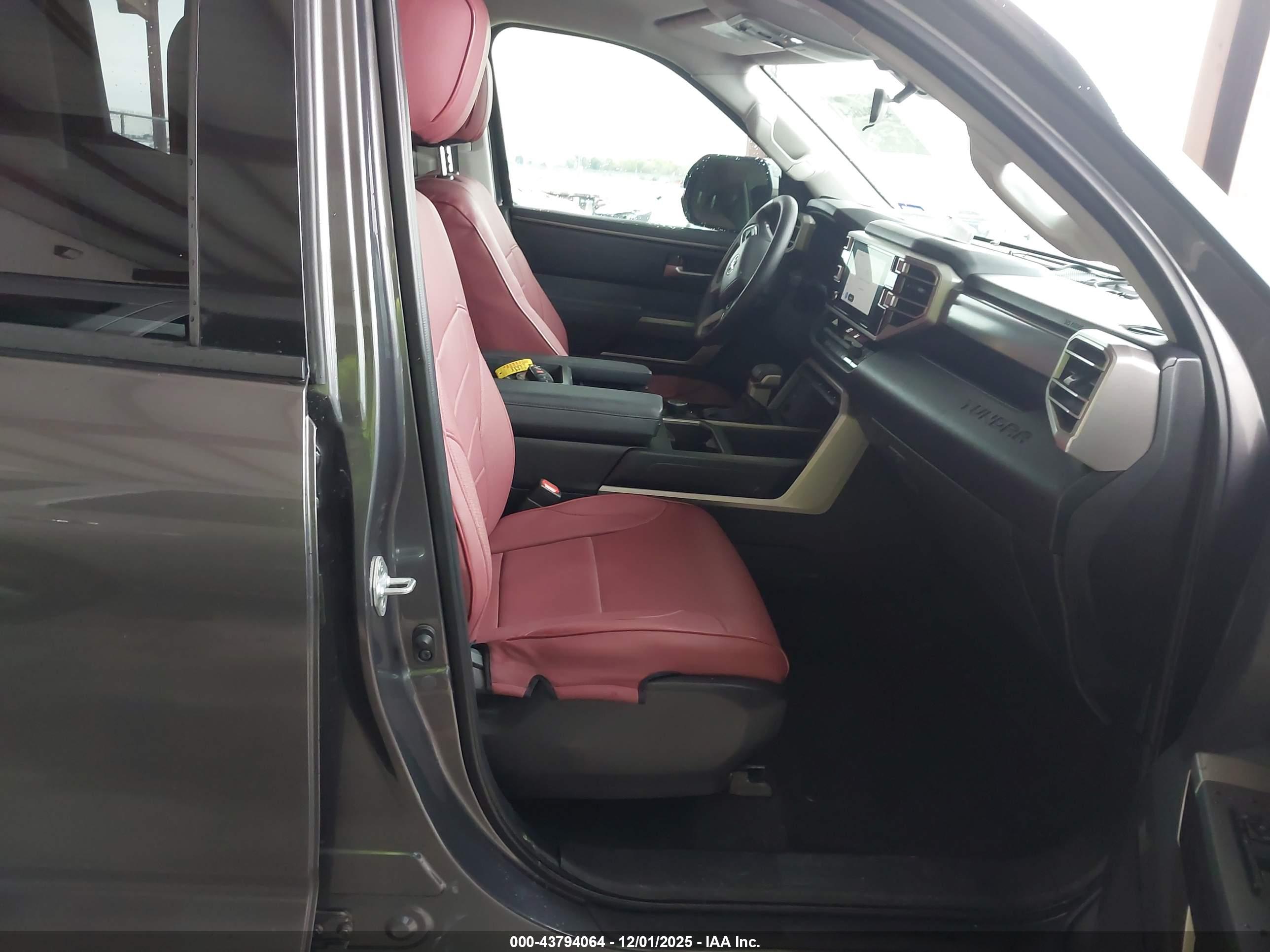 TOYOTA TUNDRA image 5