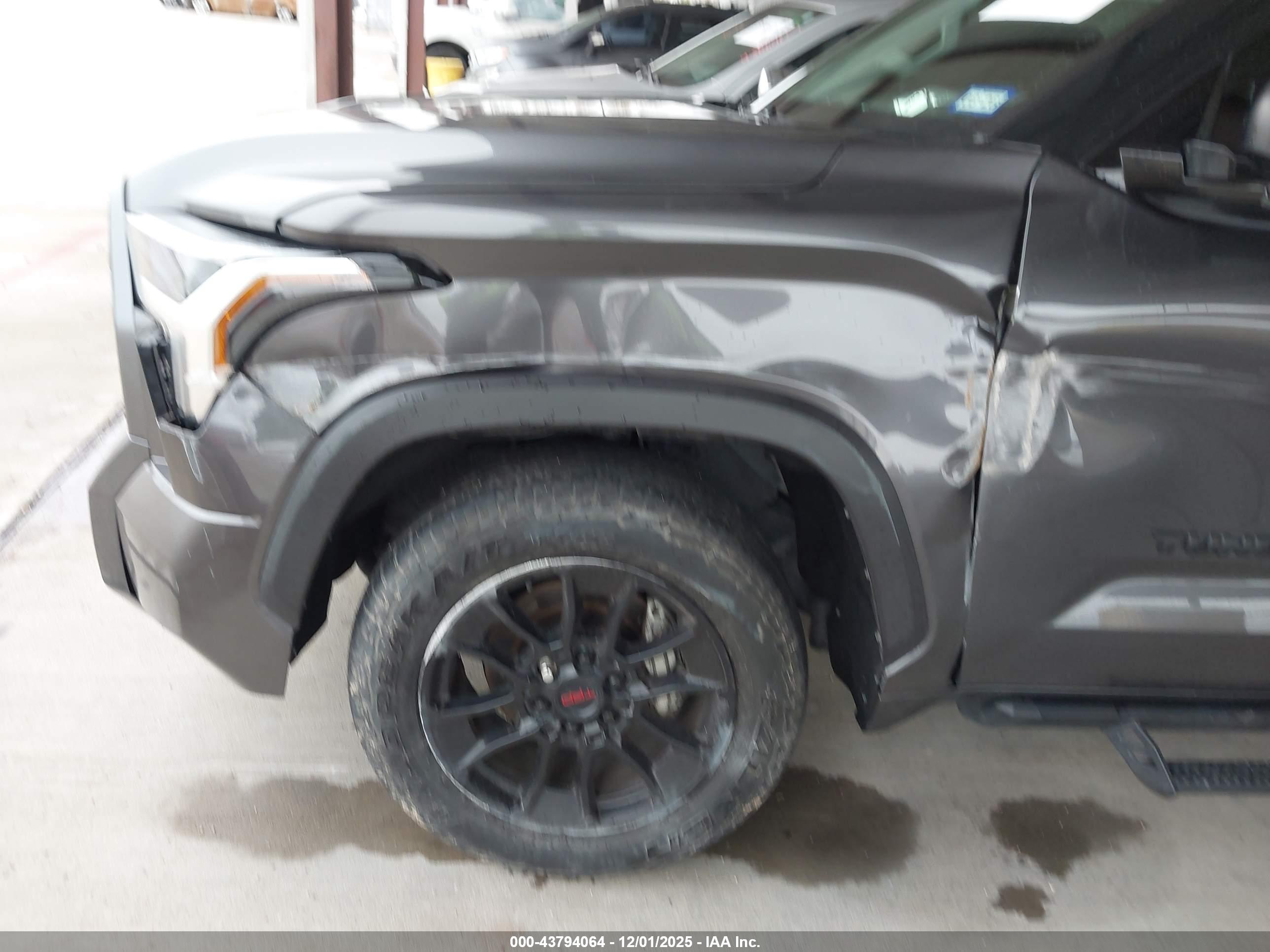 TOYOTA TUNDRA image 6