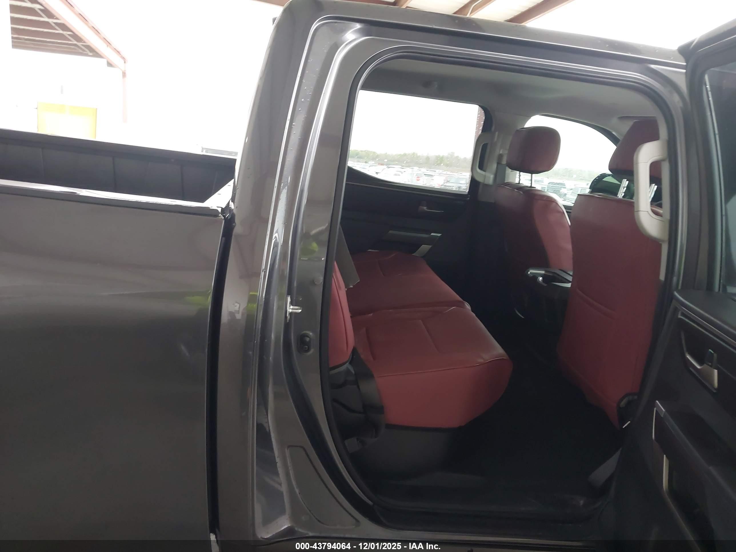 TOYOTA TUNDRA image 8