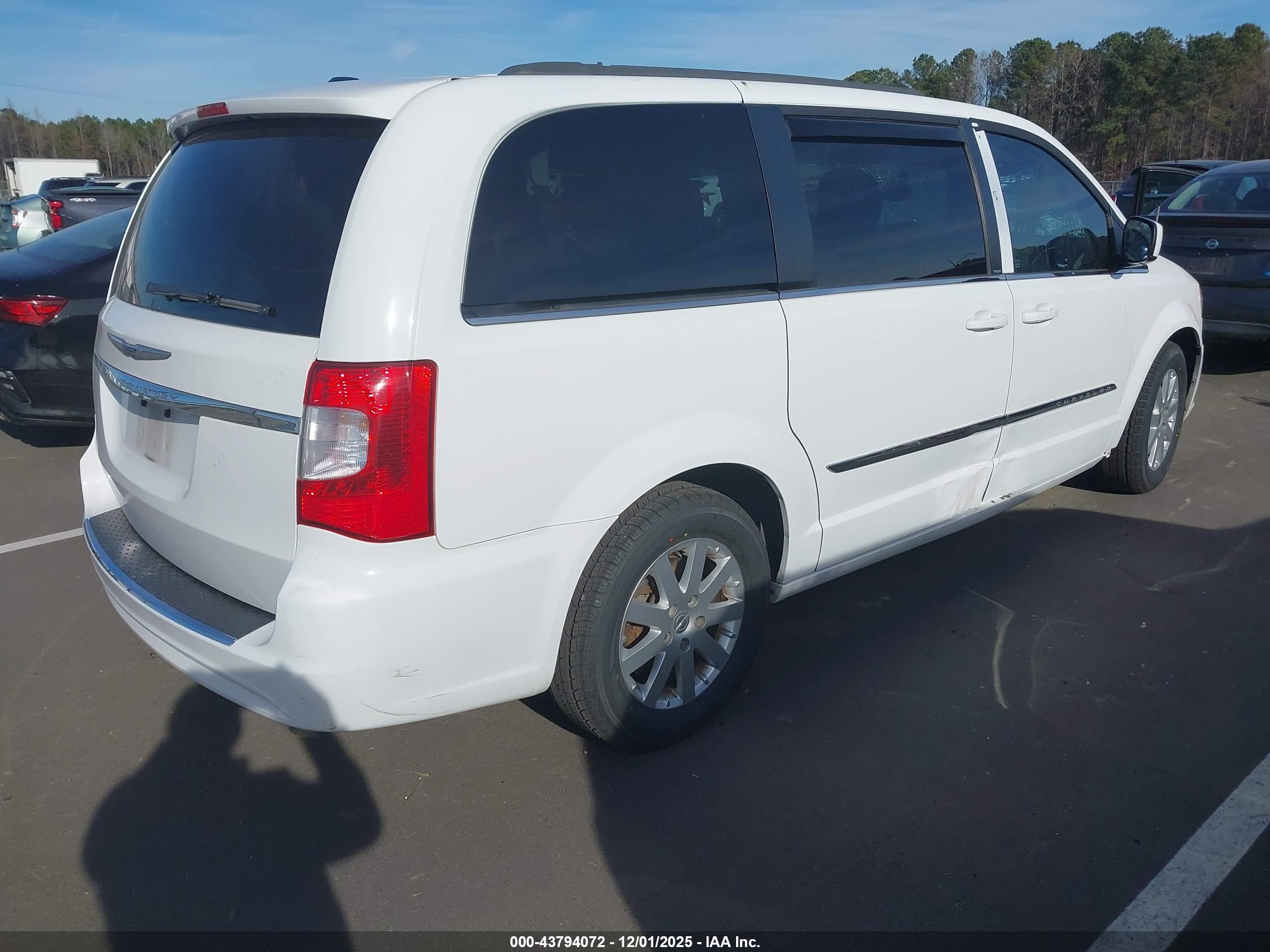 CHRYSLER TOWN image 4