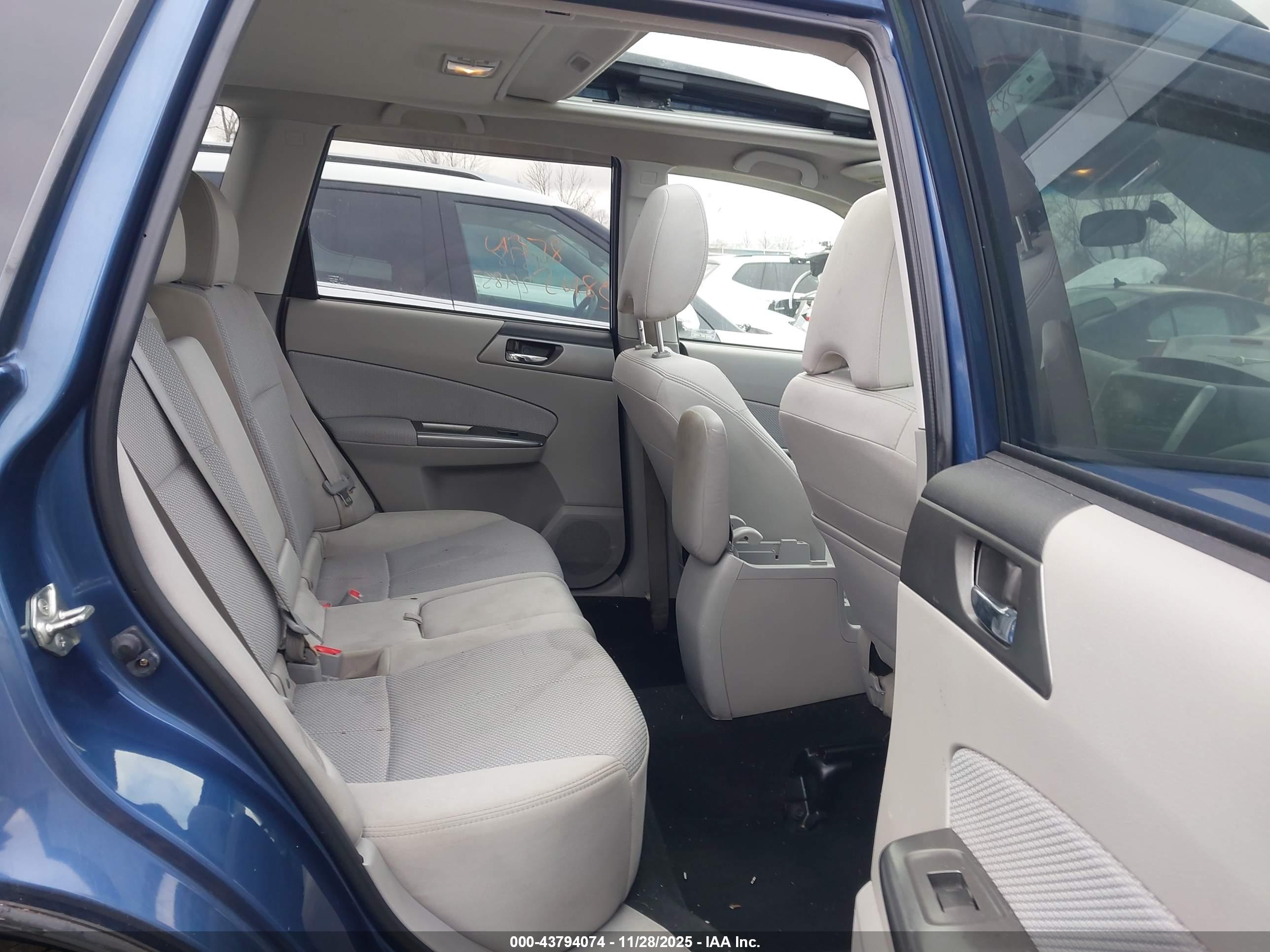 SUBARU FORESTER image 8