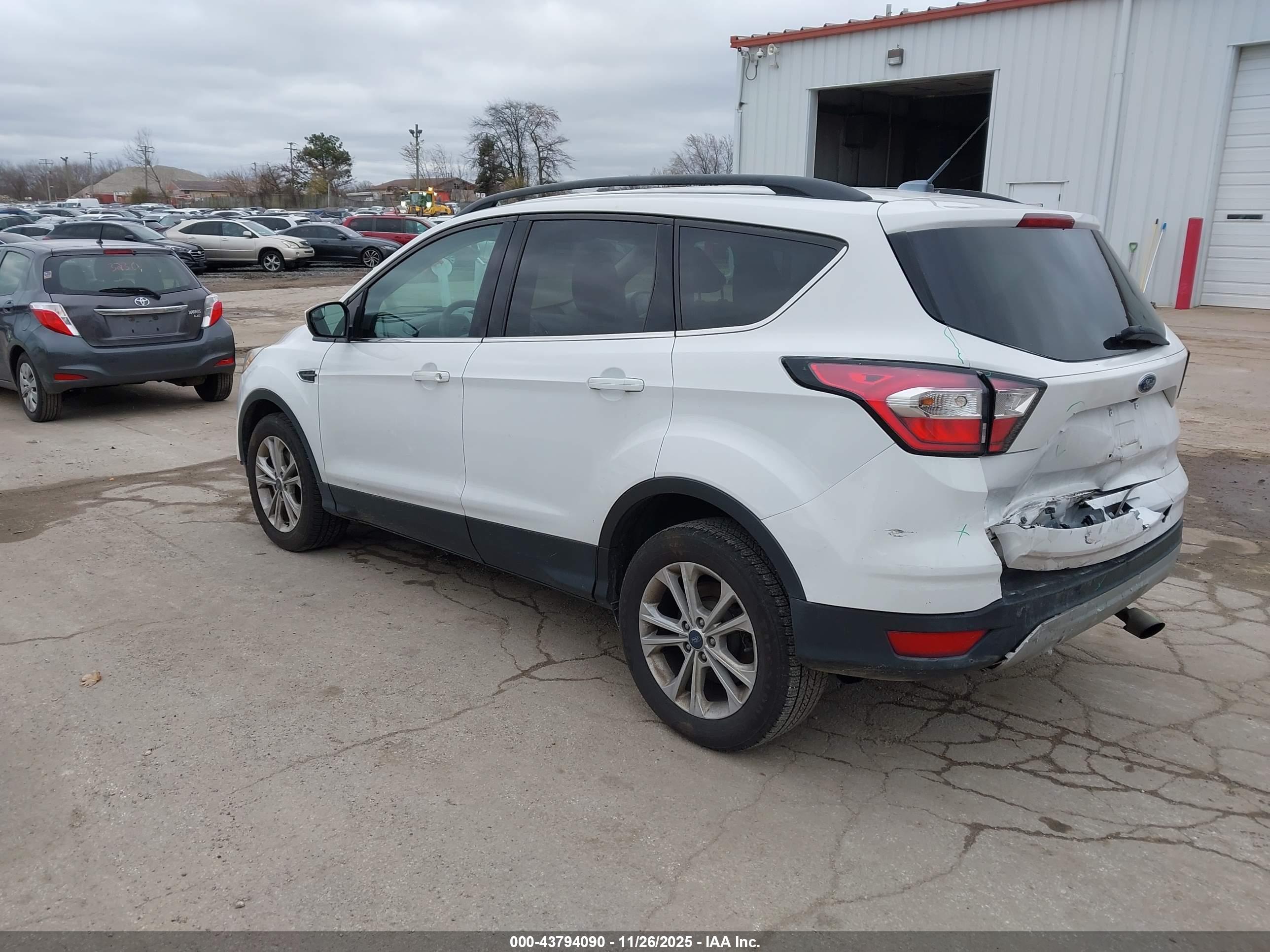 FORD ESCAPE image 3