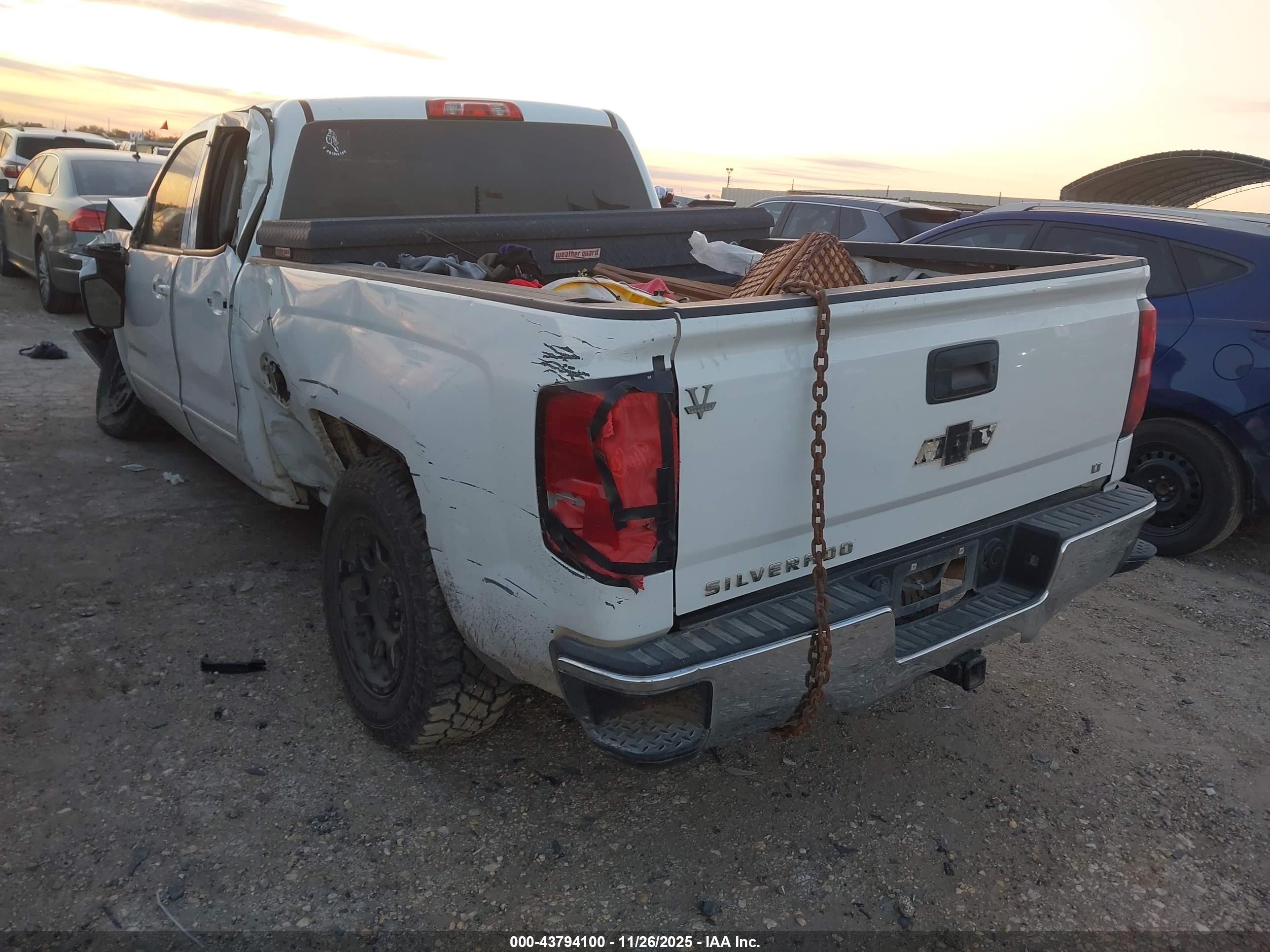 CHEVROLET SILVERADO image 3