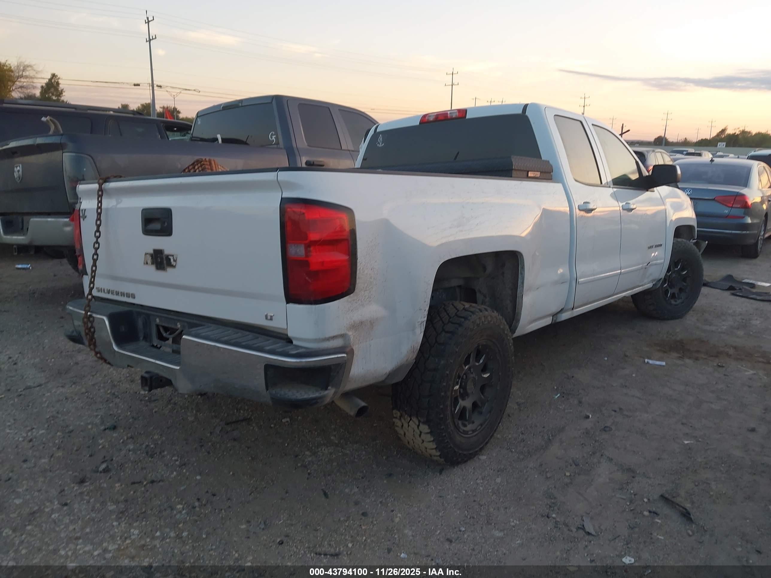 CHEVROLET SILVERADO image 4