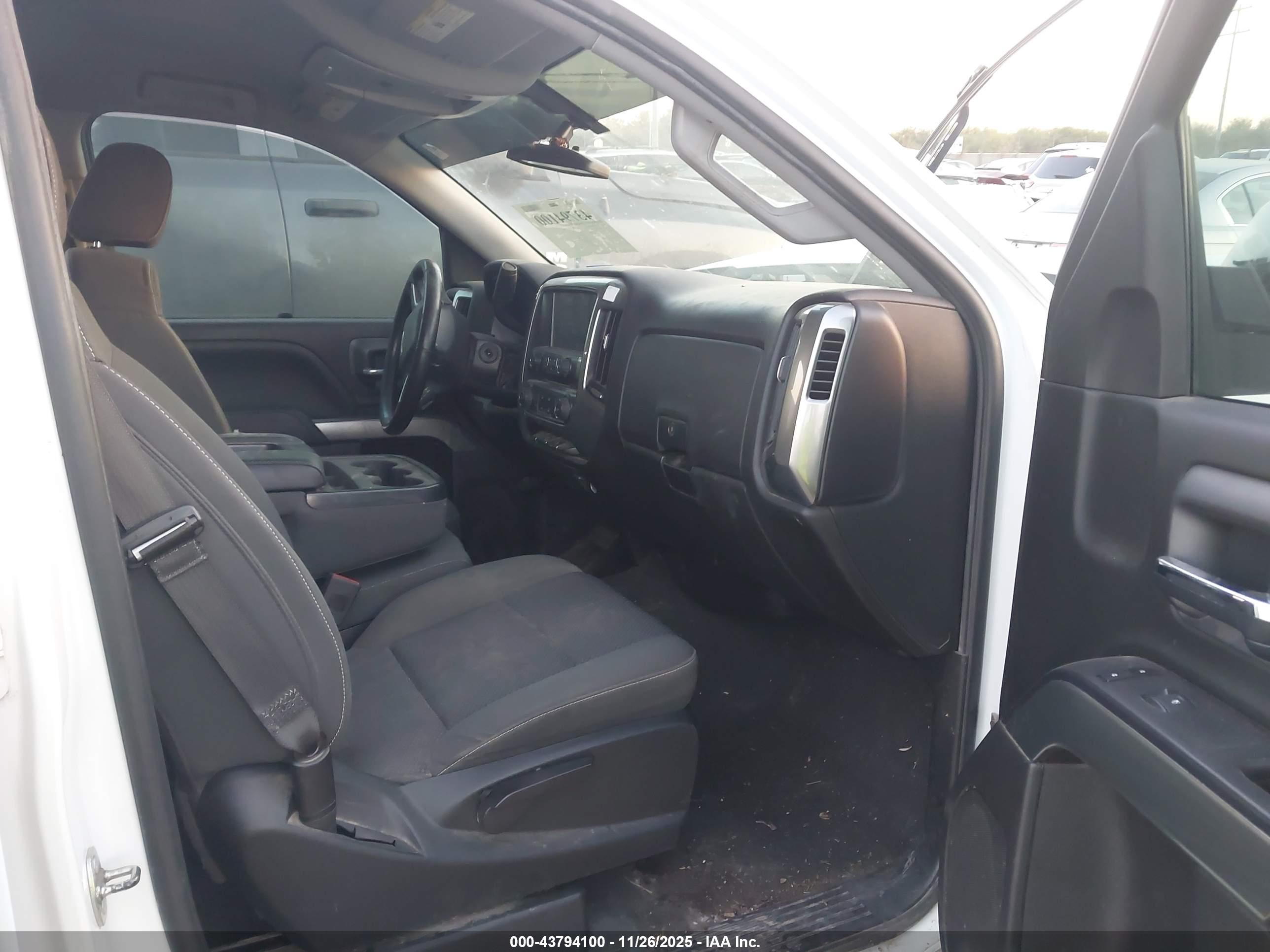 CHEVROLET SILVERADO image 5