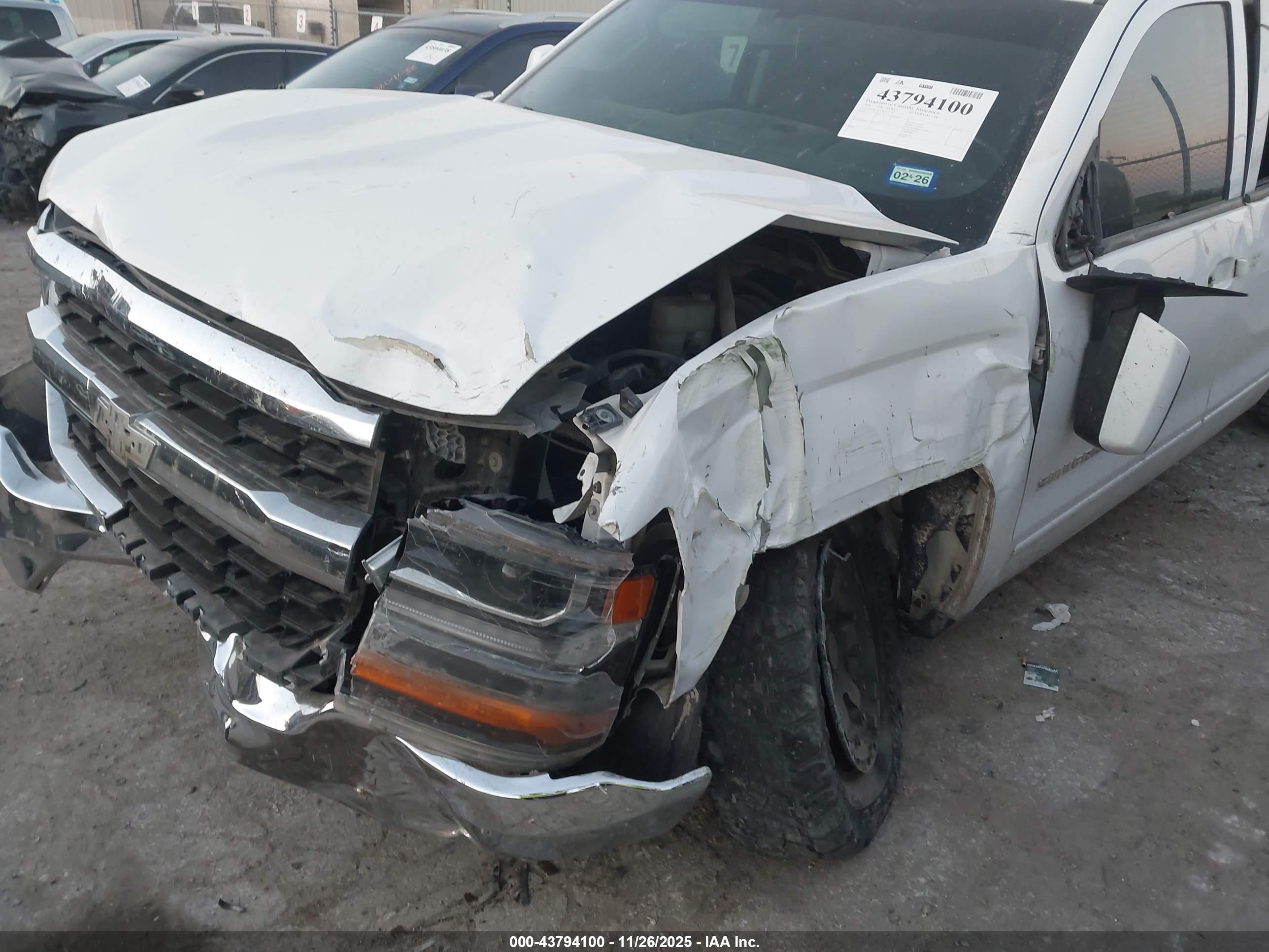 CHEVROLET SILVERADO image 6