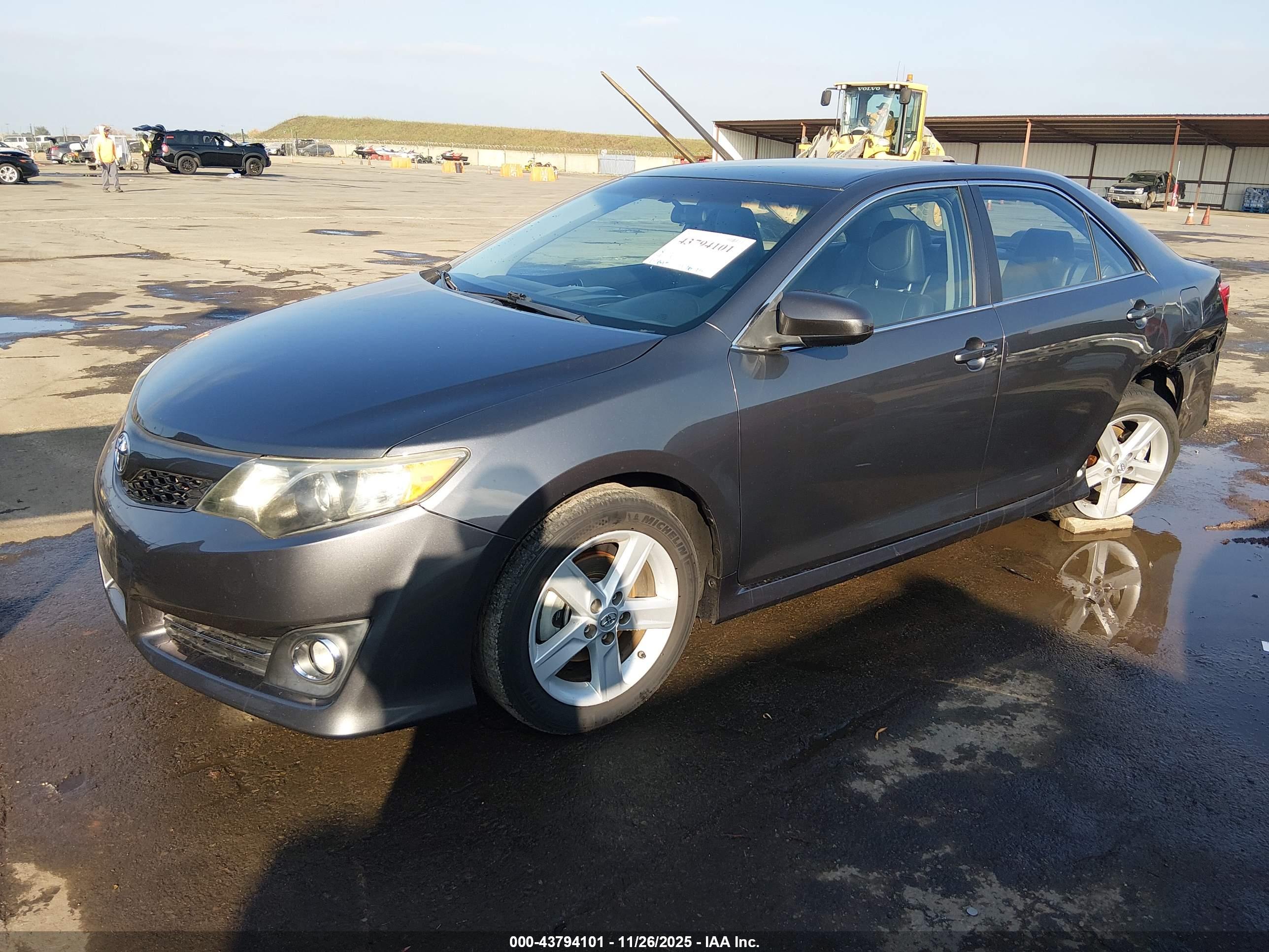 TOYOTA CAMRY image 2