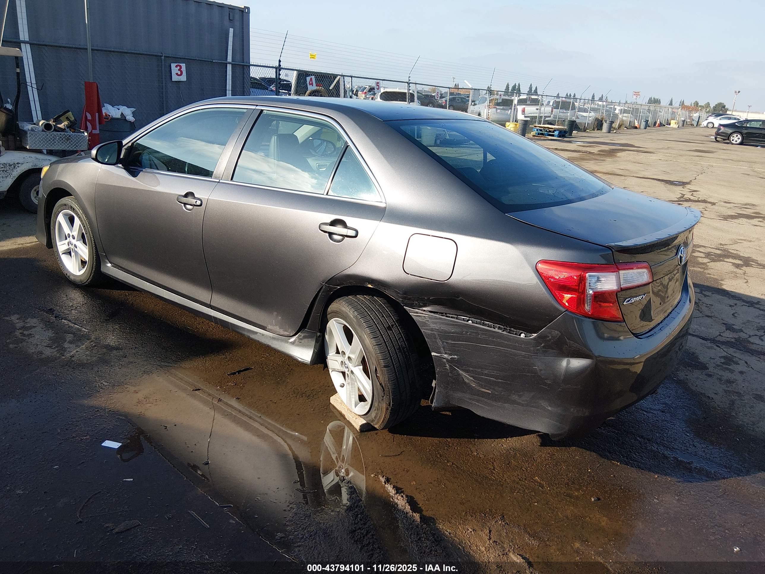 TOYOTA CAMRY image 3
