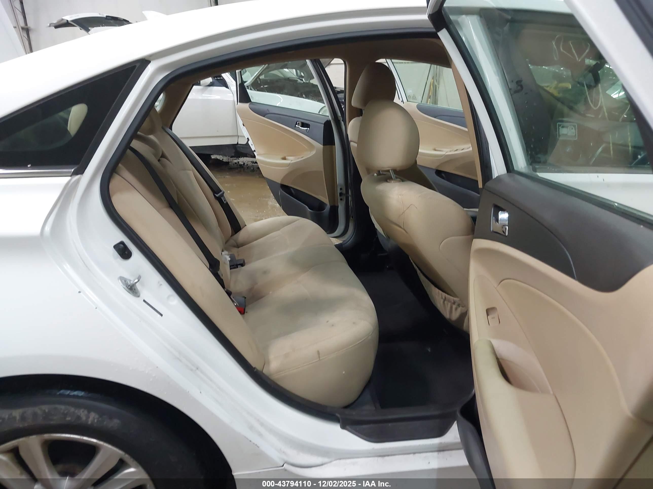HYUNDAI SONATA image 8