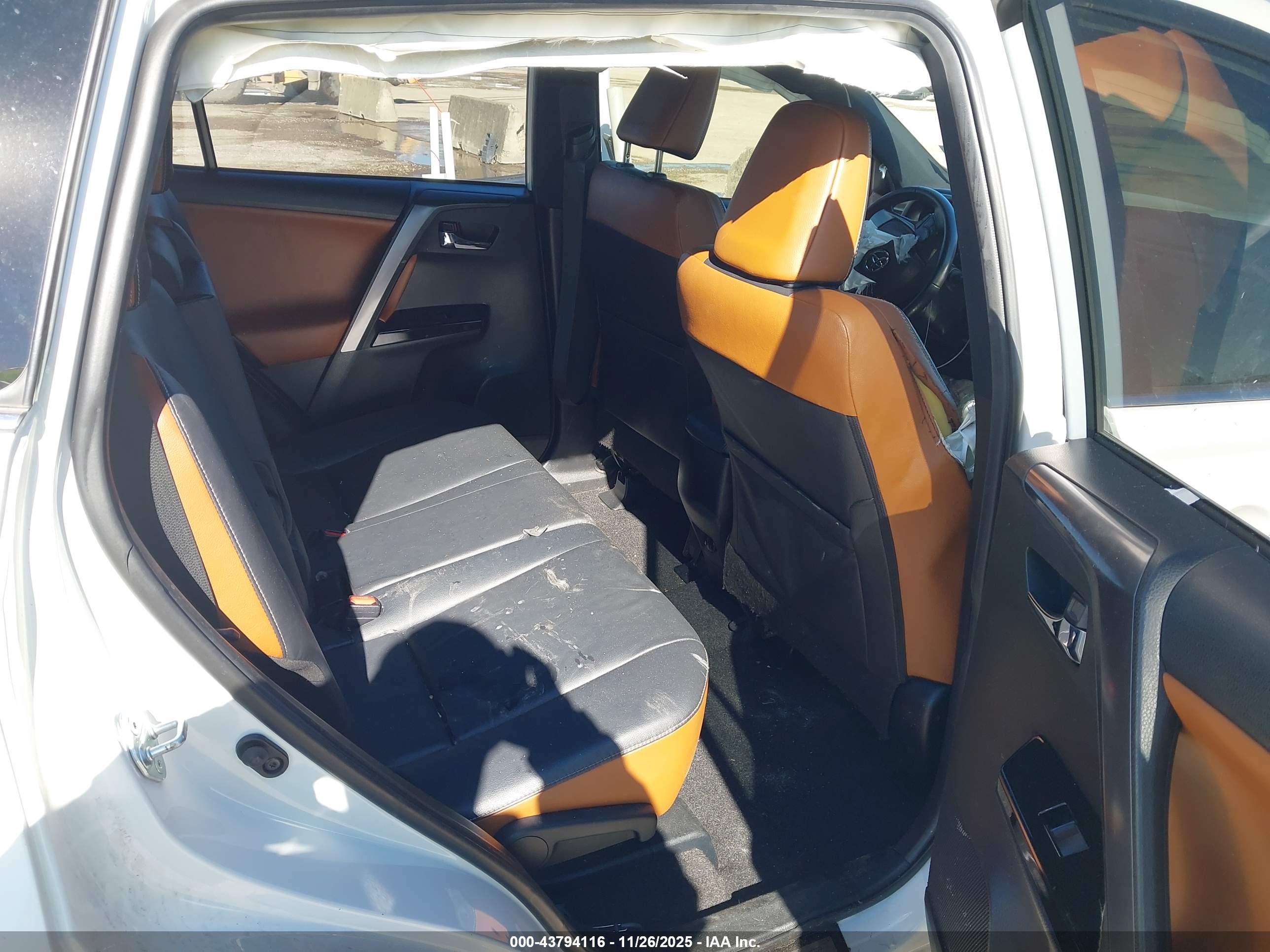 TOYOTA RAV4 image 8