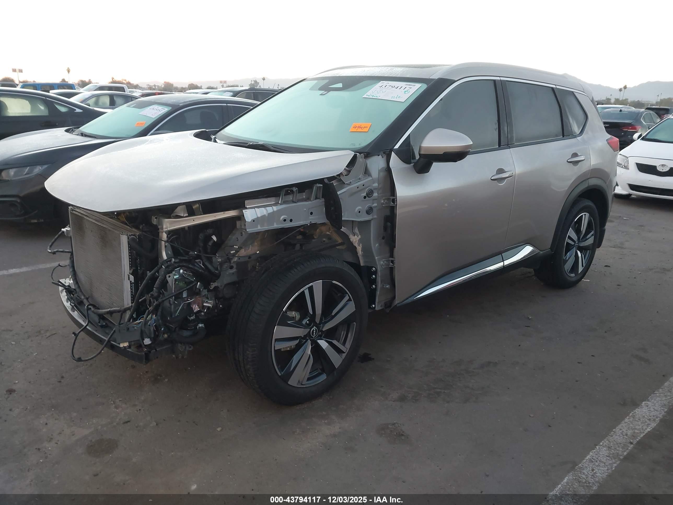 NISSAN ROGUE image 2