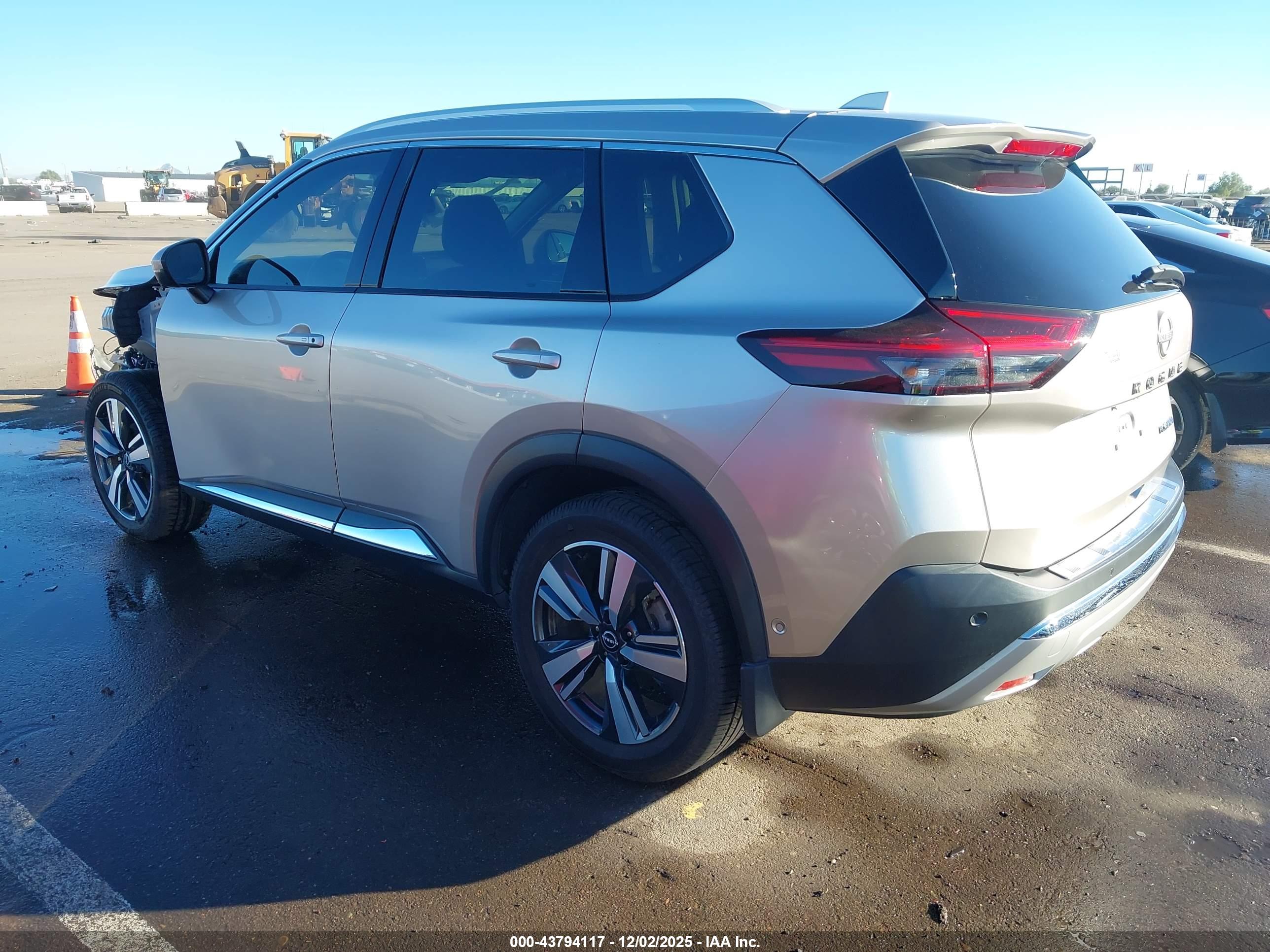 NISSAN ROGUE image 3