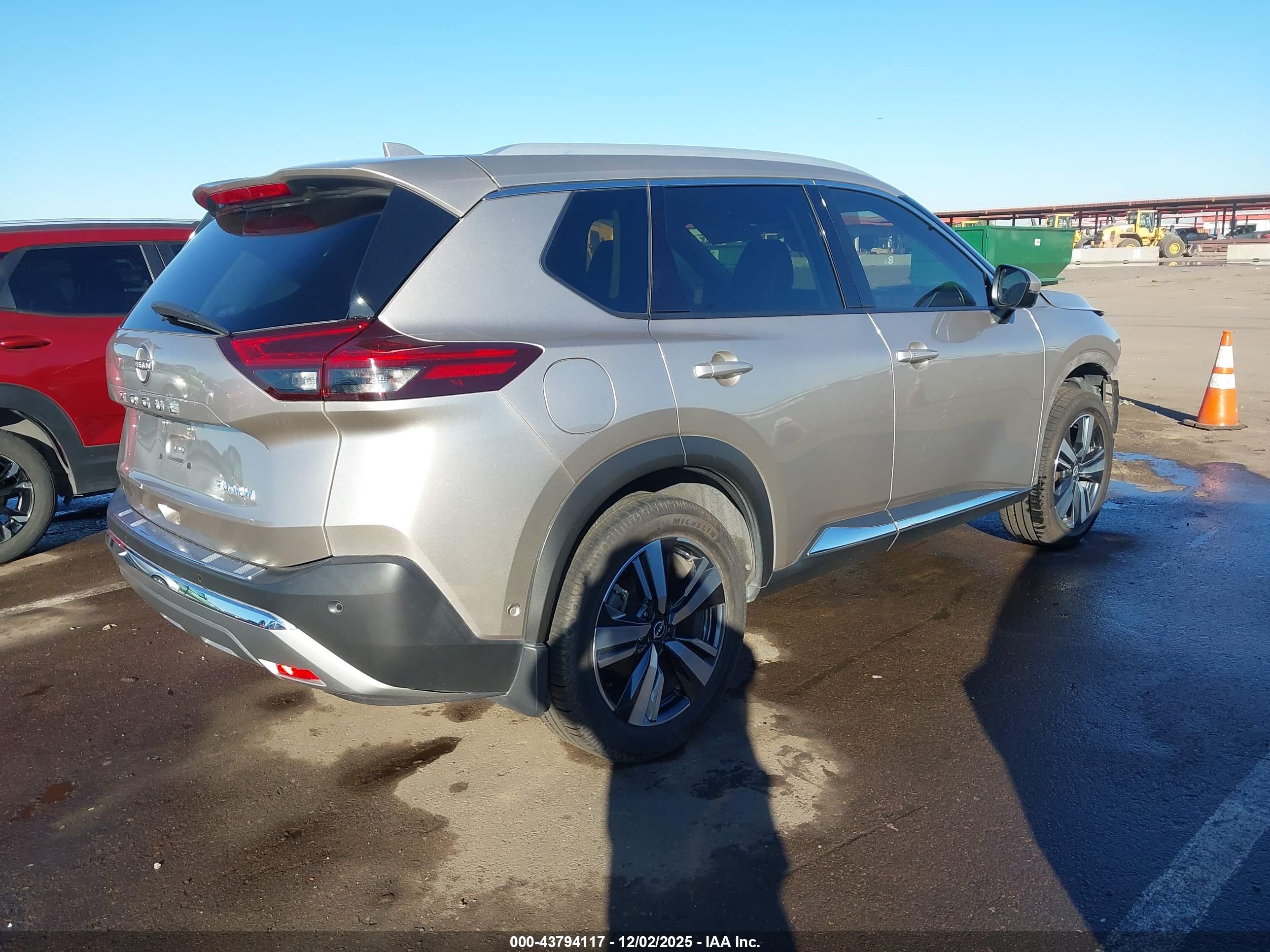 NISSAN ROGUE image 4