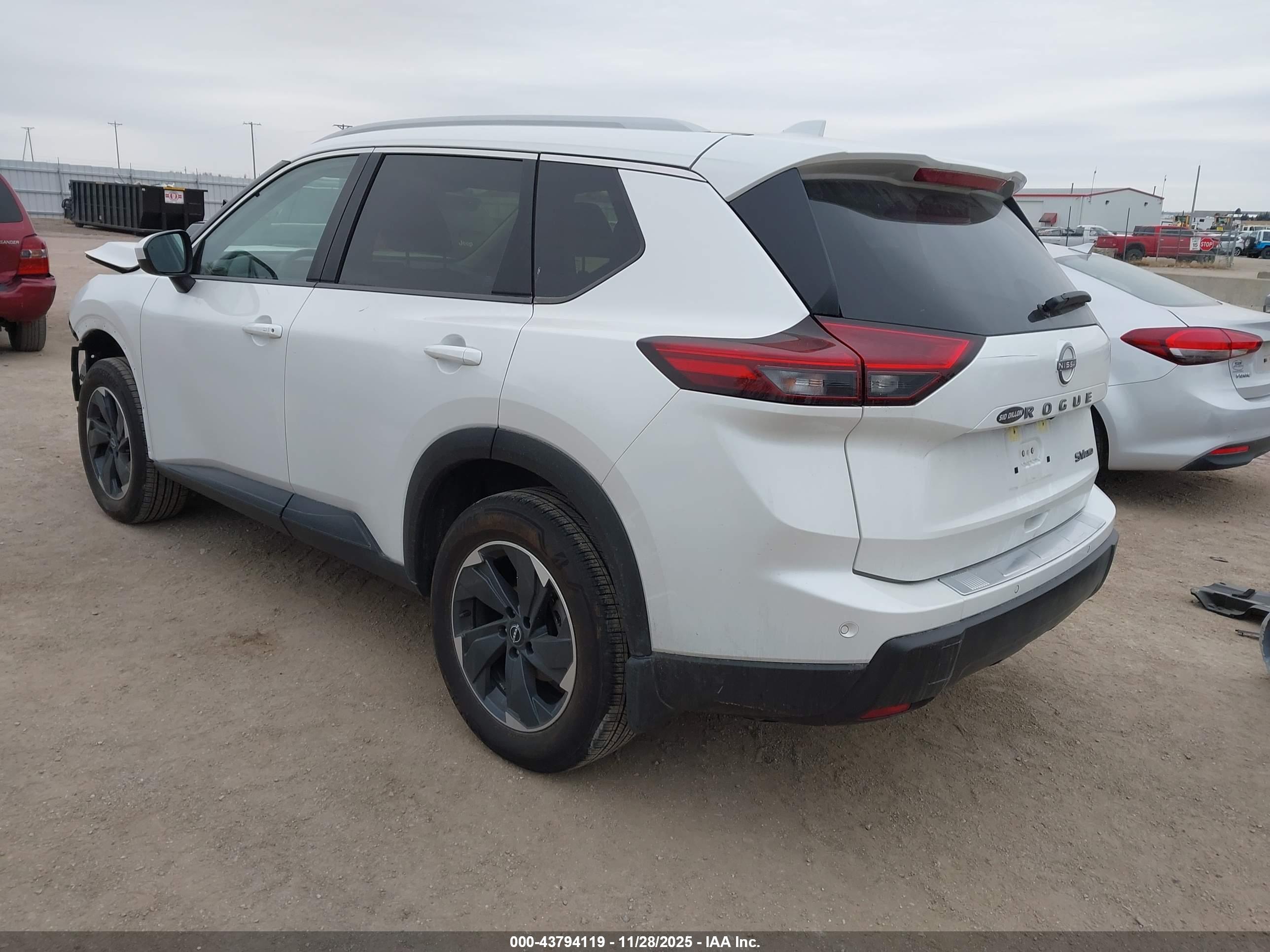 NISSAN ROGUE image 3