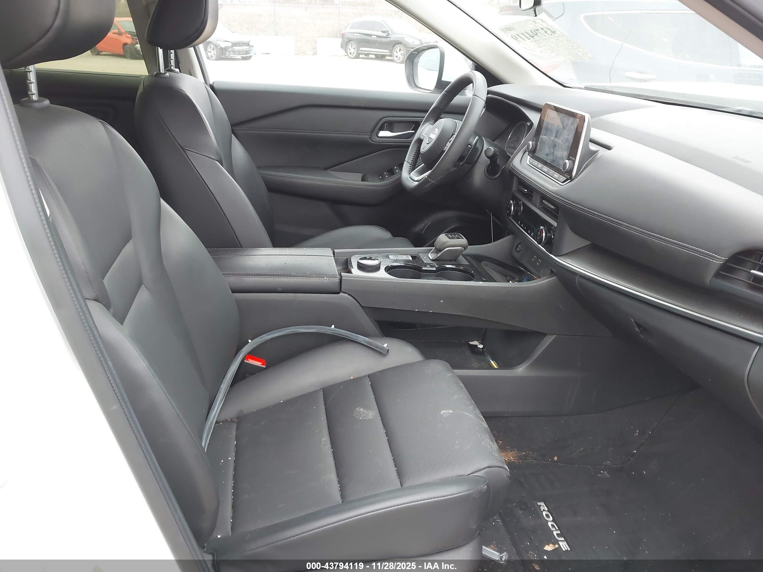 NISSAN ROGUE image 5