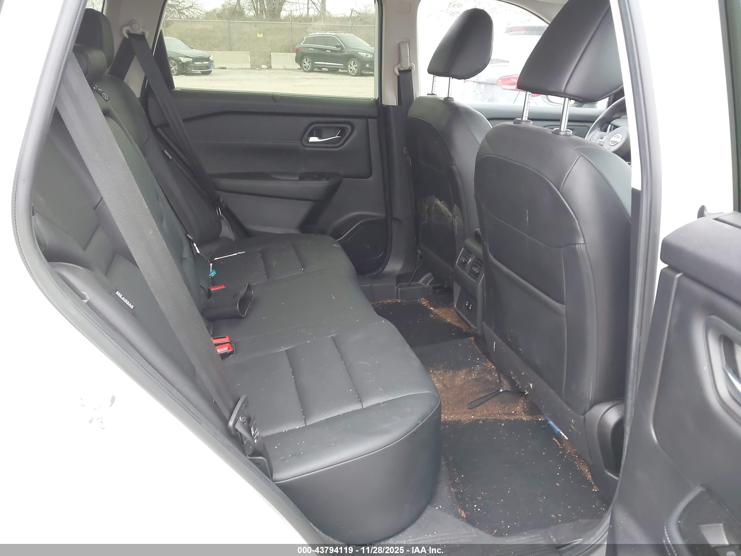 NISSAN ROGUE image 8
