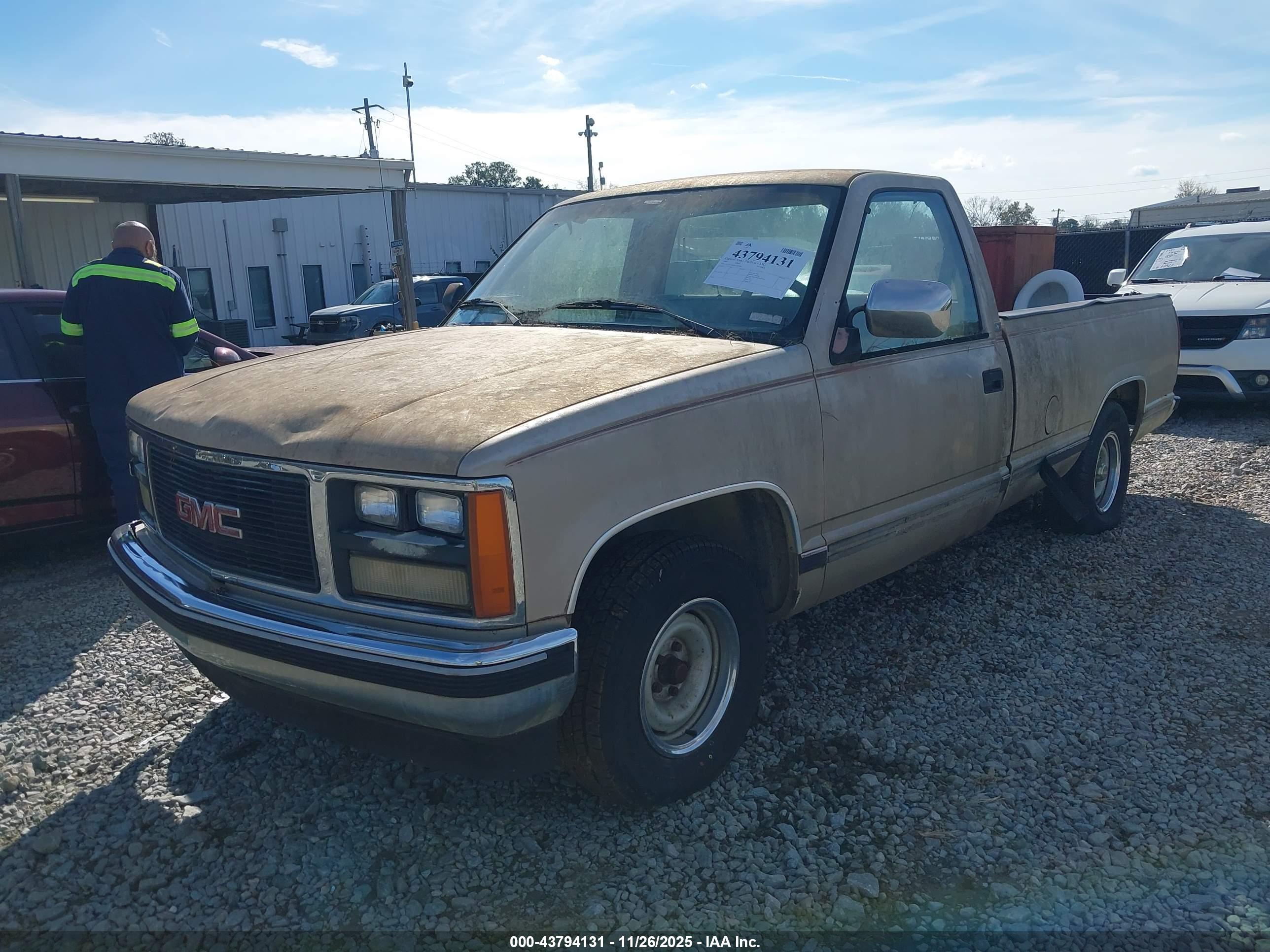 GMC SIERRA image 2