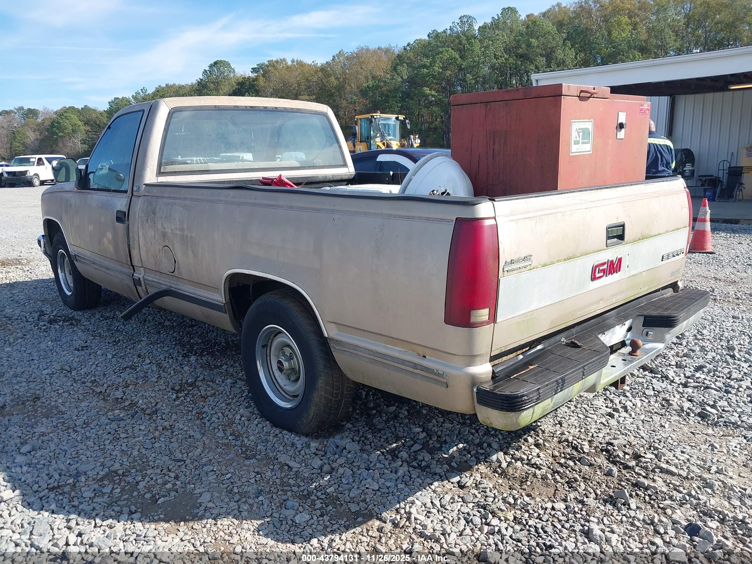 GMC SIERRA image 3