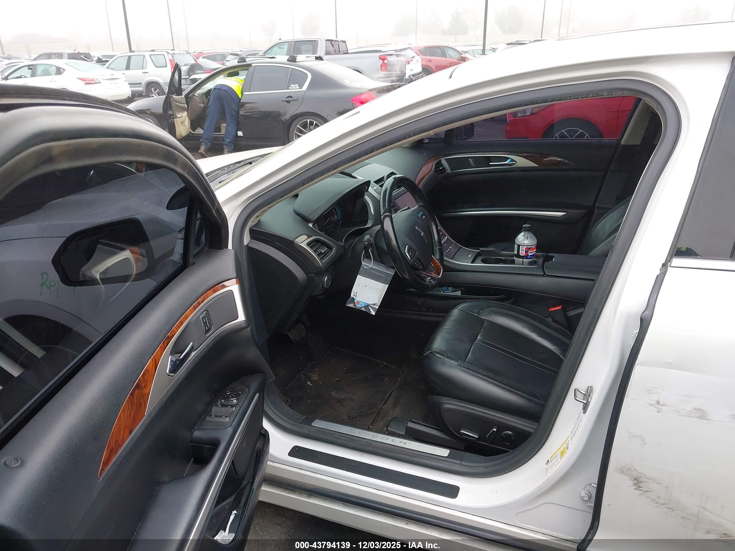 LINCOLN MKZ image 5