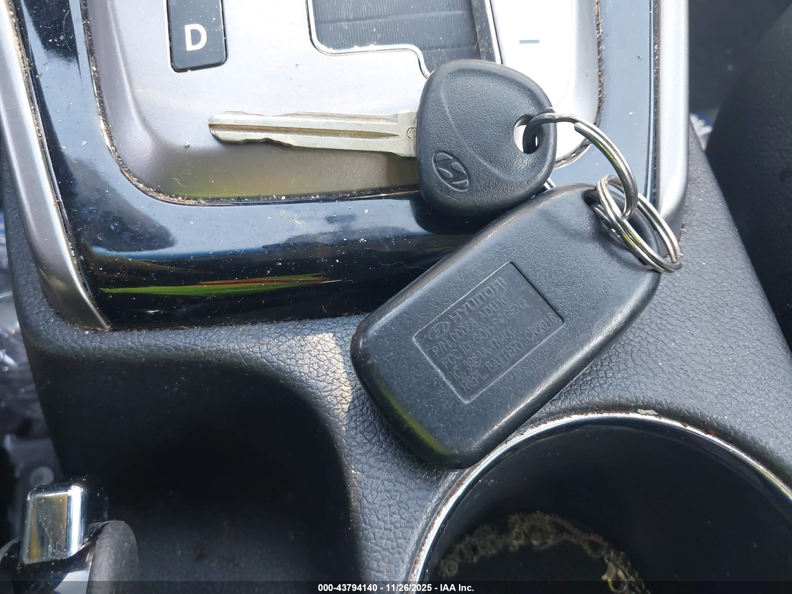 HYUNDAI ELANTRA image 11