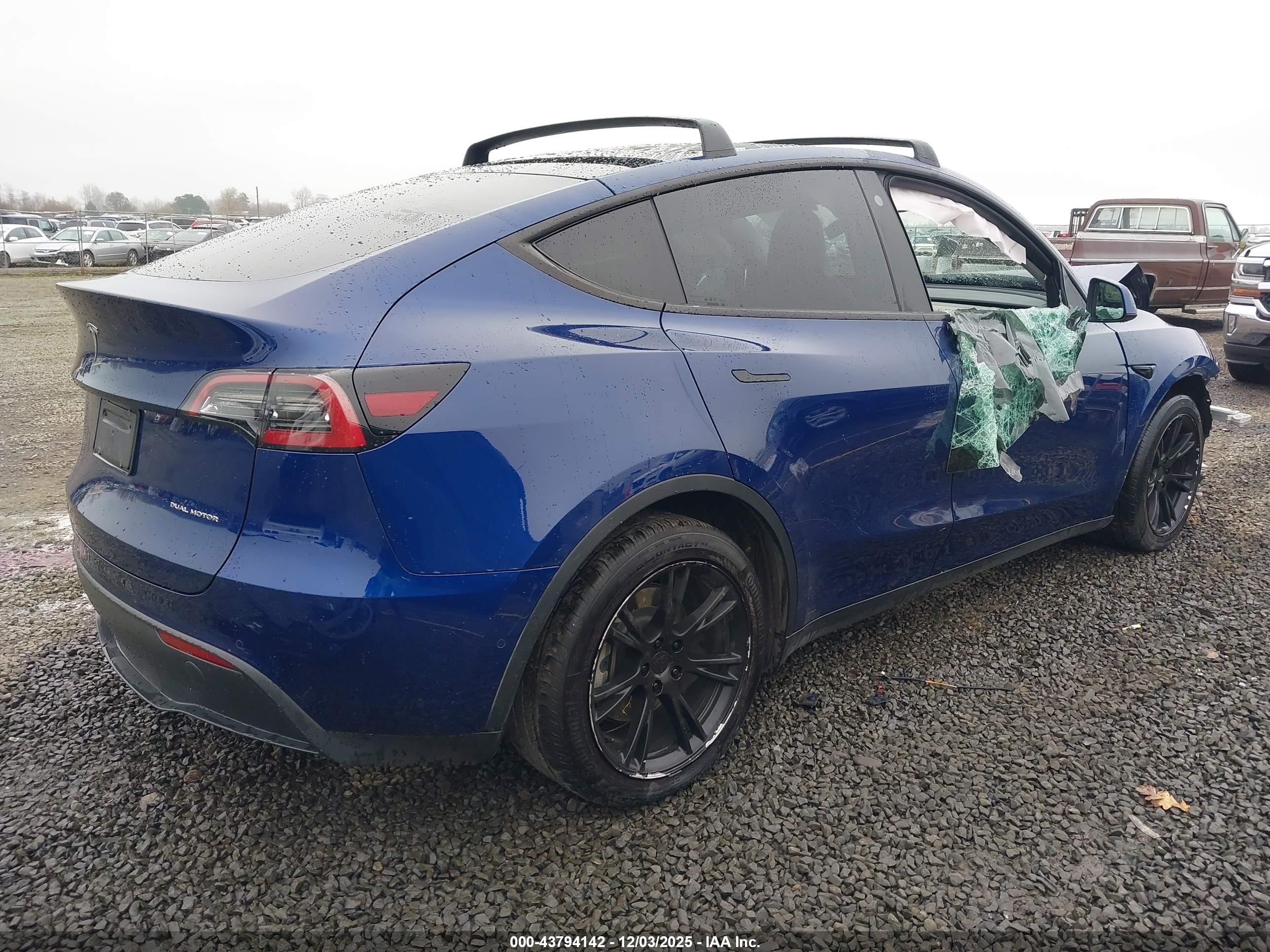 TESLA MODEL image 4